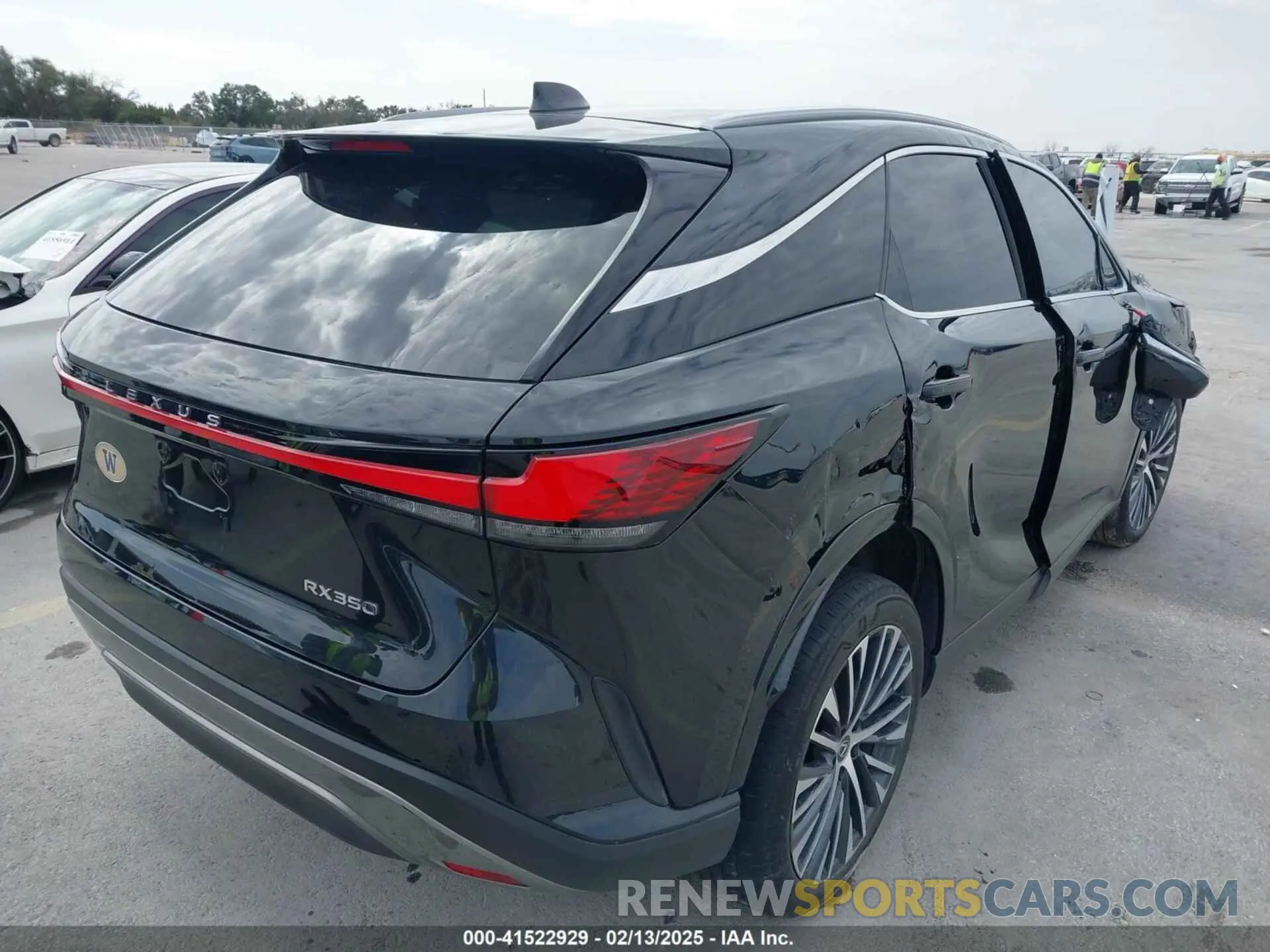 4 fotografías del automóvil dañado JTJCHMAA9P2009201 LEXUS RX 2023