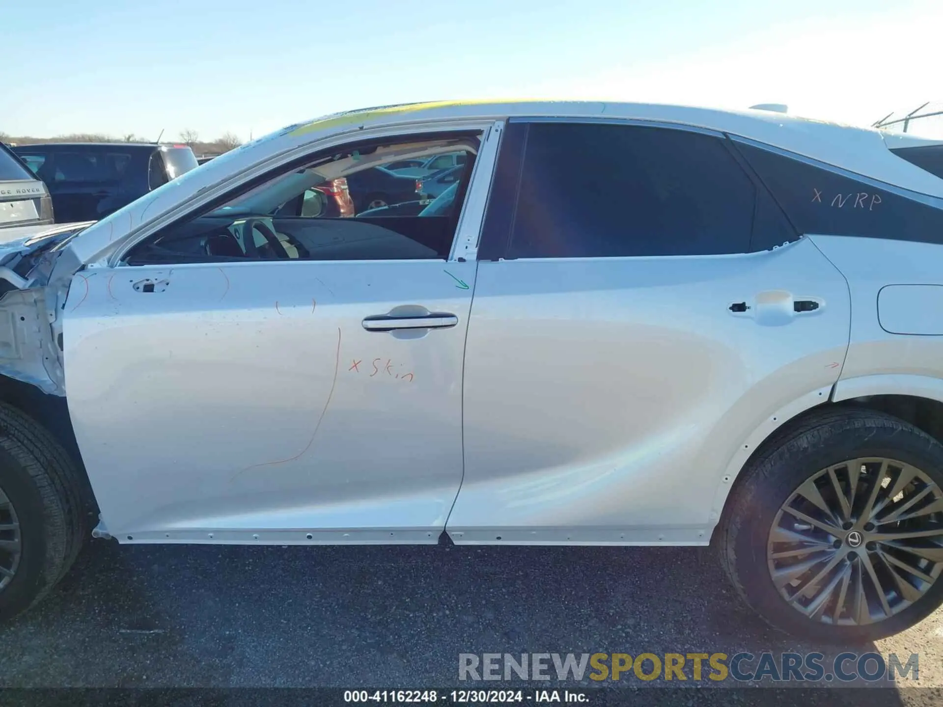 14 fotografías del automóvil dañado 2T2BBMCA6RC051936 LEXUS RX 2024