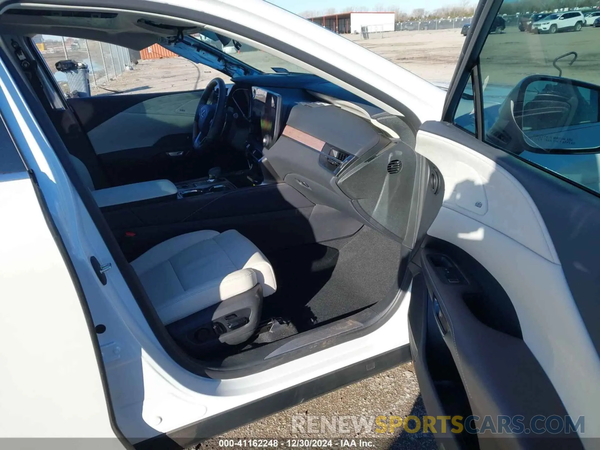 5 fotografías del automóvil dañado 2T2BBMCA6RC051936 LEXUS RX 2024
