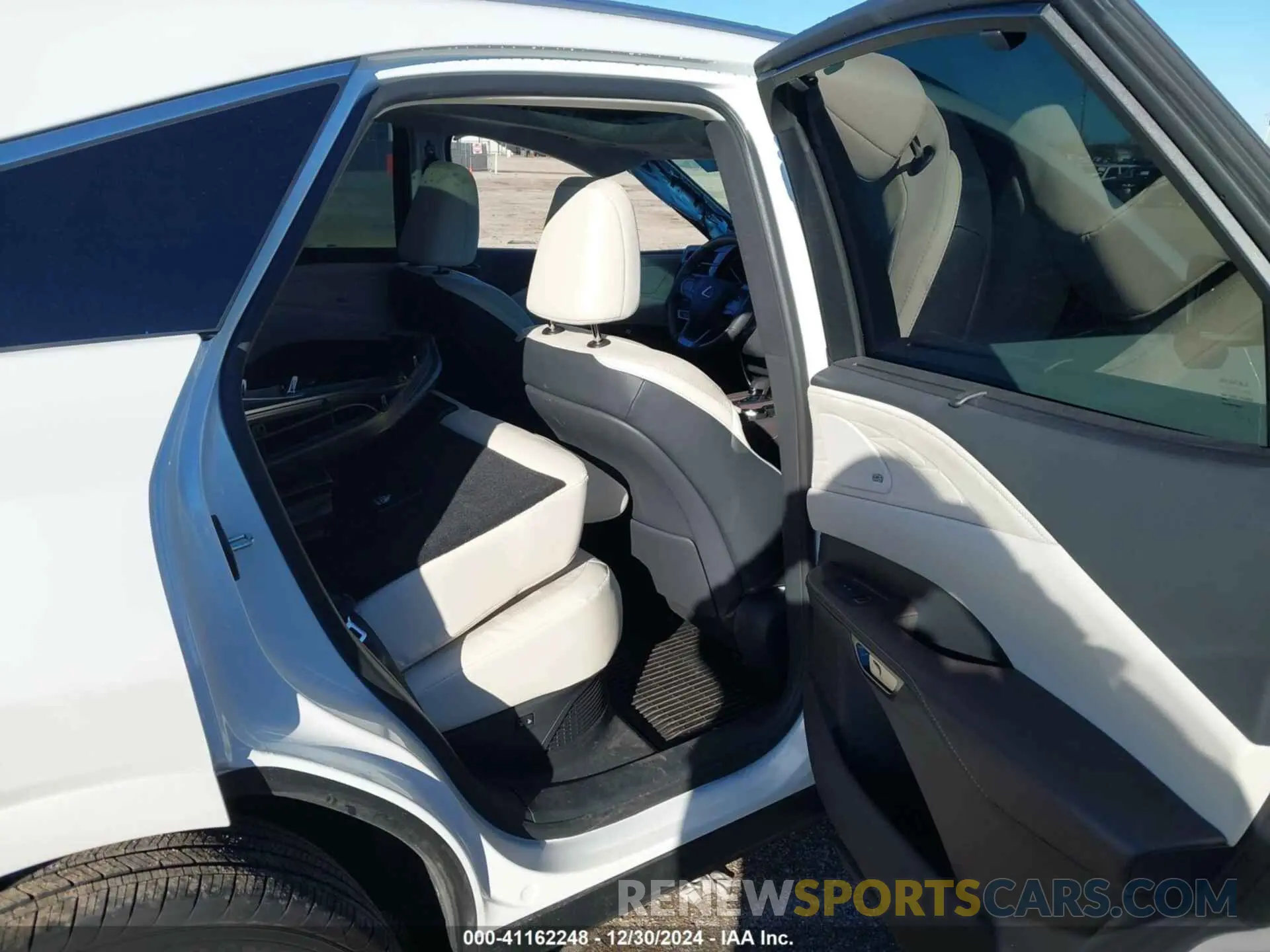8 fotografías del automóvil dañado 2T2BBMCA6RC051936 LEXUS RX 2024