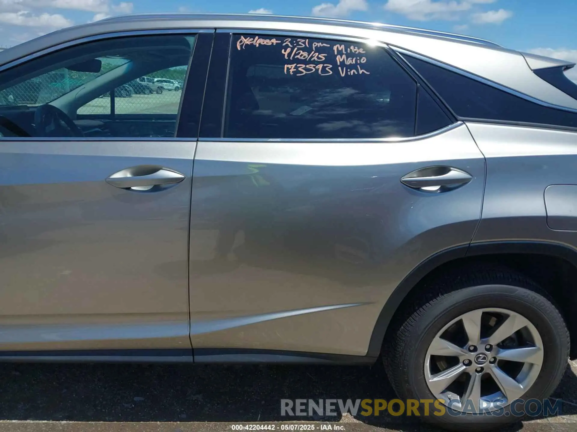 14 fotografías del automóvil dañado 2T2BZMCA1KC195203 LEXUS RX 350 2019