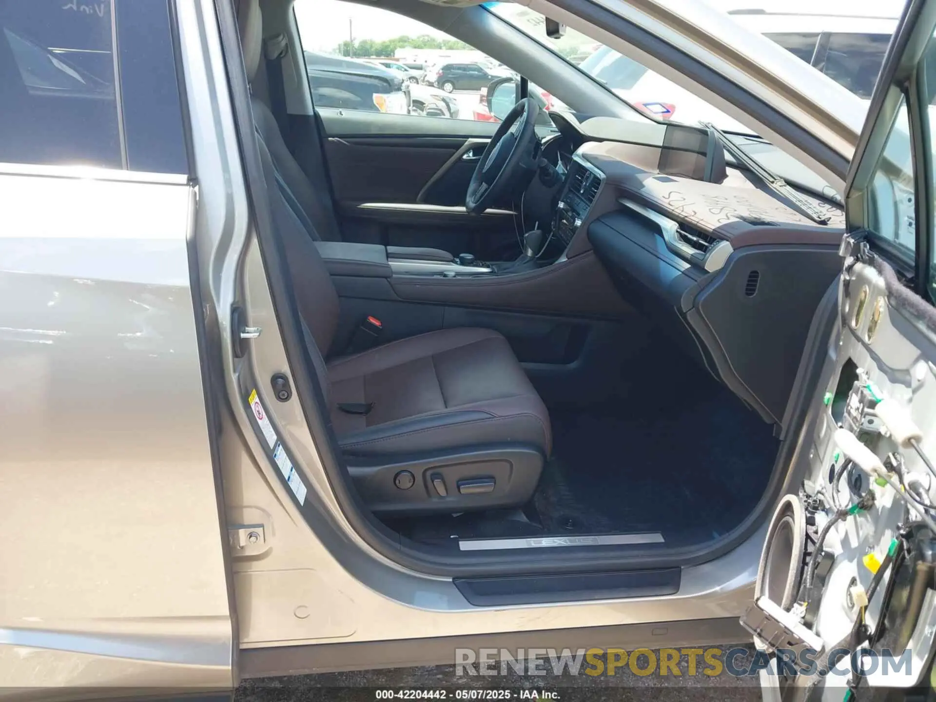 5 fotografías del automóvil dañado 2T2BZMCA1KC195203 LEXUS RX 350 2019