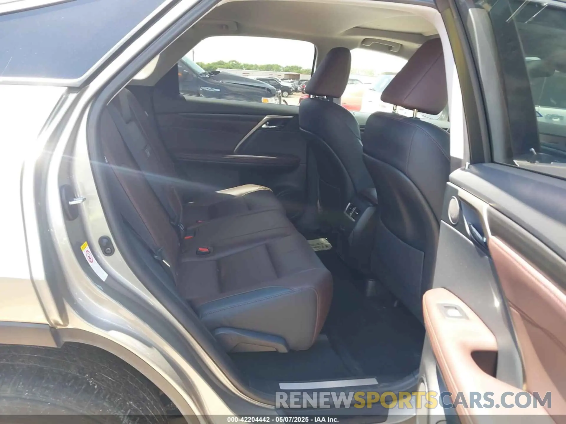 8 fotografías del automóvil dañado 2T2BZMCA1KC195203 LEXUS RX 350 2019