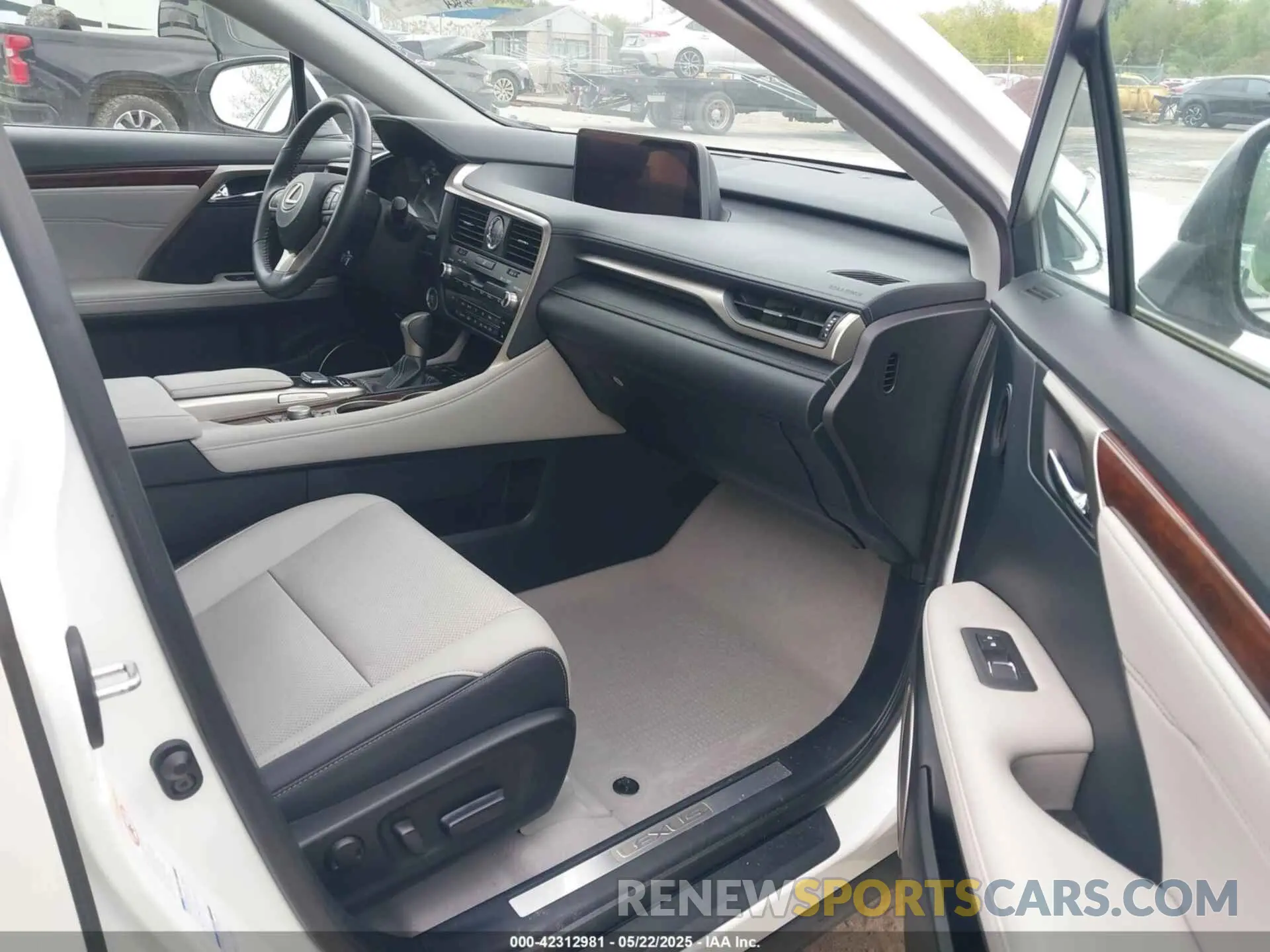 5 fotografías del automóvil dañado 2T2BZMCA7KC169897 LEXUS RX 350 2019
