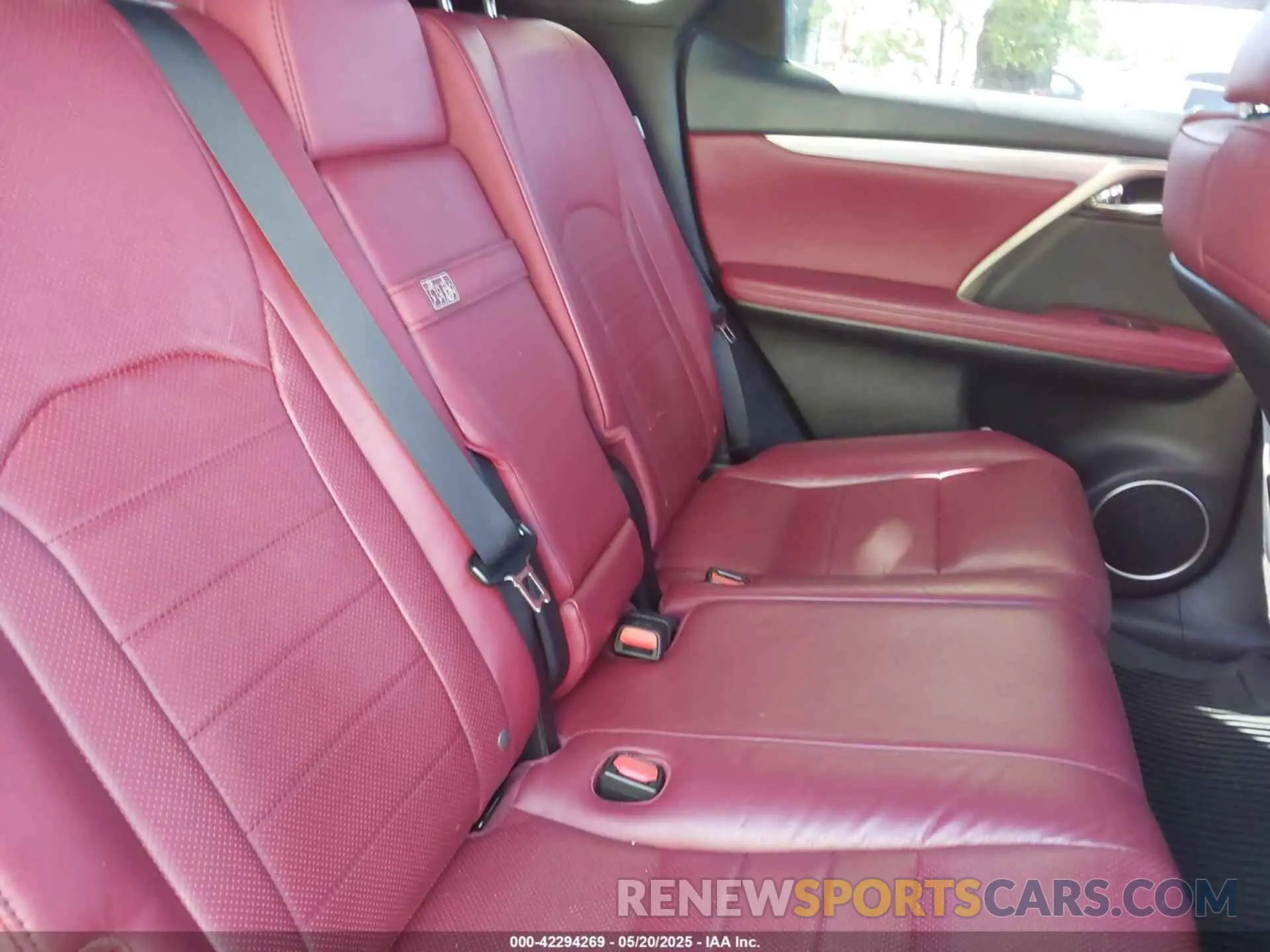 8 fotografías del automóvil dañado 2T2BZMCA8KC211025 LEXUS RX 350 2019