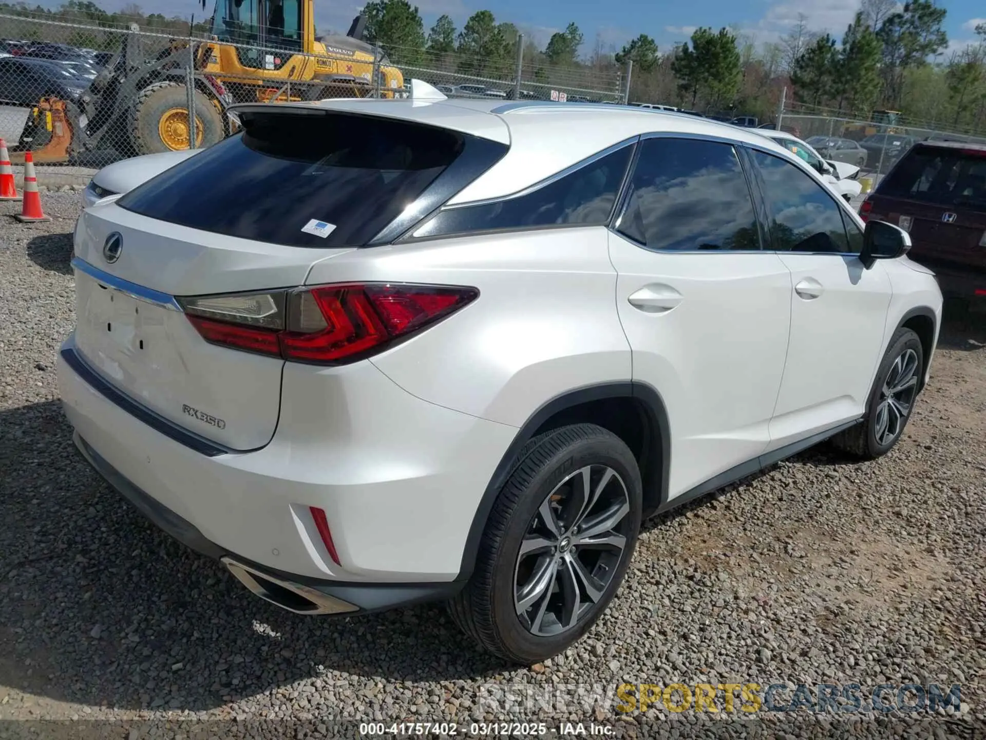 4 fotografías del automóvil dañado 2T2ZZMCA2KC149345 LEXUS RX 350 2019