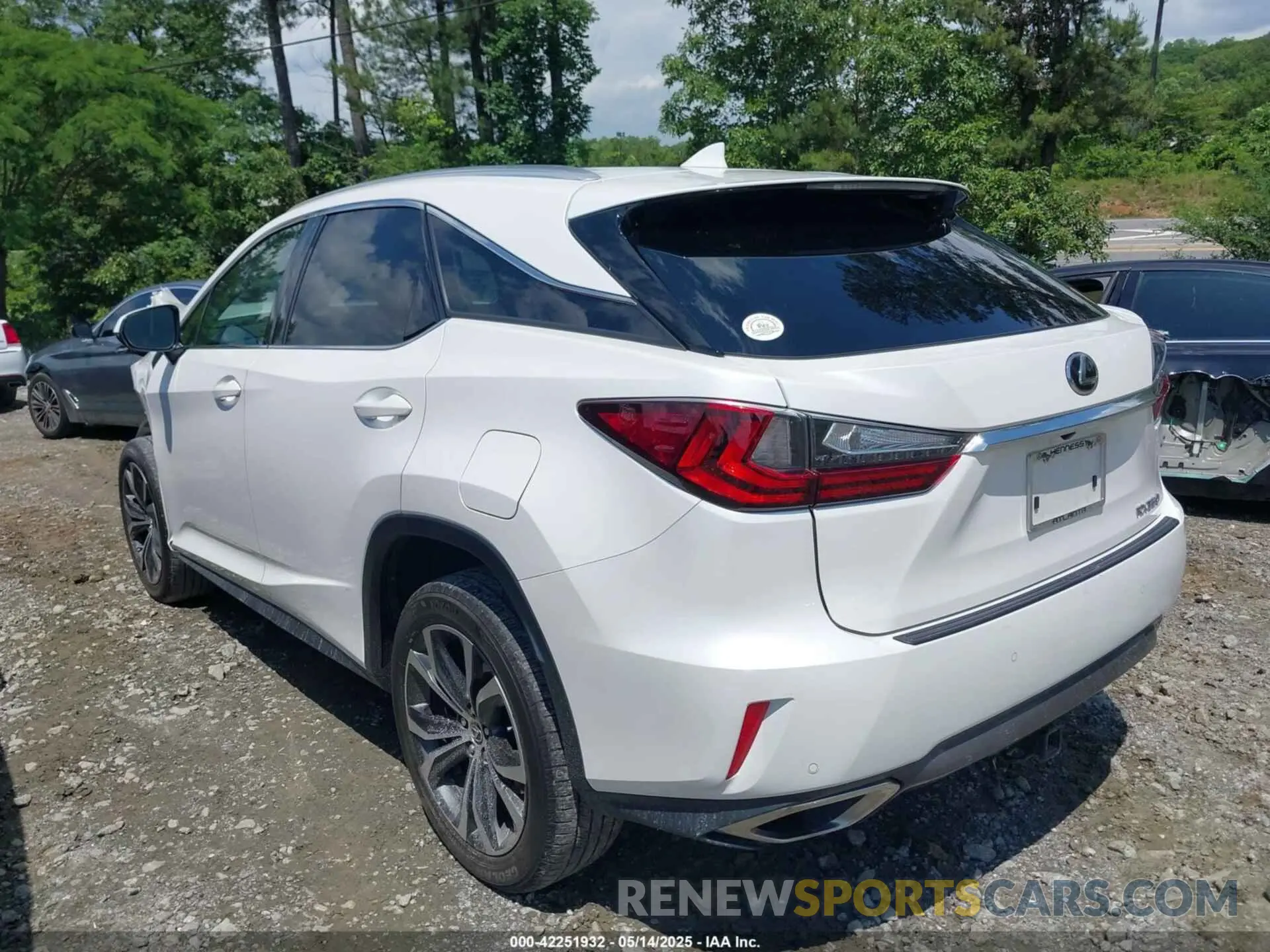 3 fotografías del automóvil dañado 2T2ZZMCA6KC135111 LEXUS RX 350 2019