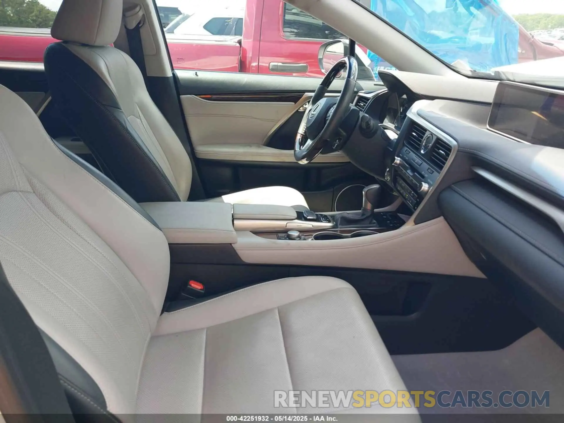 5 fotografías del automóvil dañado 2T2ZZMCA6KC135111 LEXUS RX 350 2019