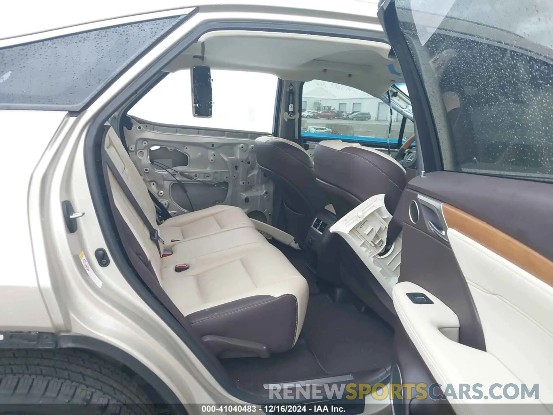 8 fotografías del automóvil dañado 2T2ZZMCA6KC137974 LEXUS RX 350 2019