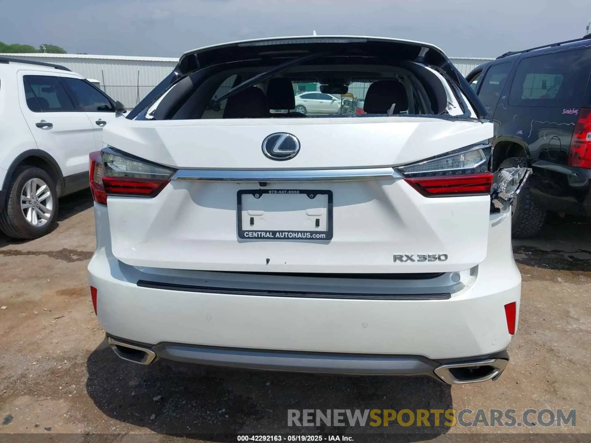 17 fotografías del automóvil dañado 2T2ZZMCA9KC128962 LEXUS RX 350 2019
