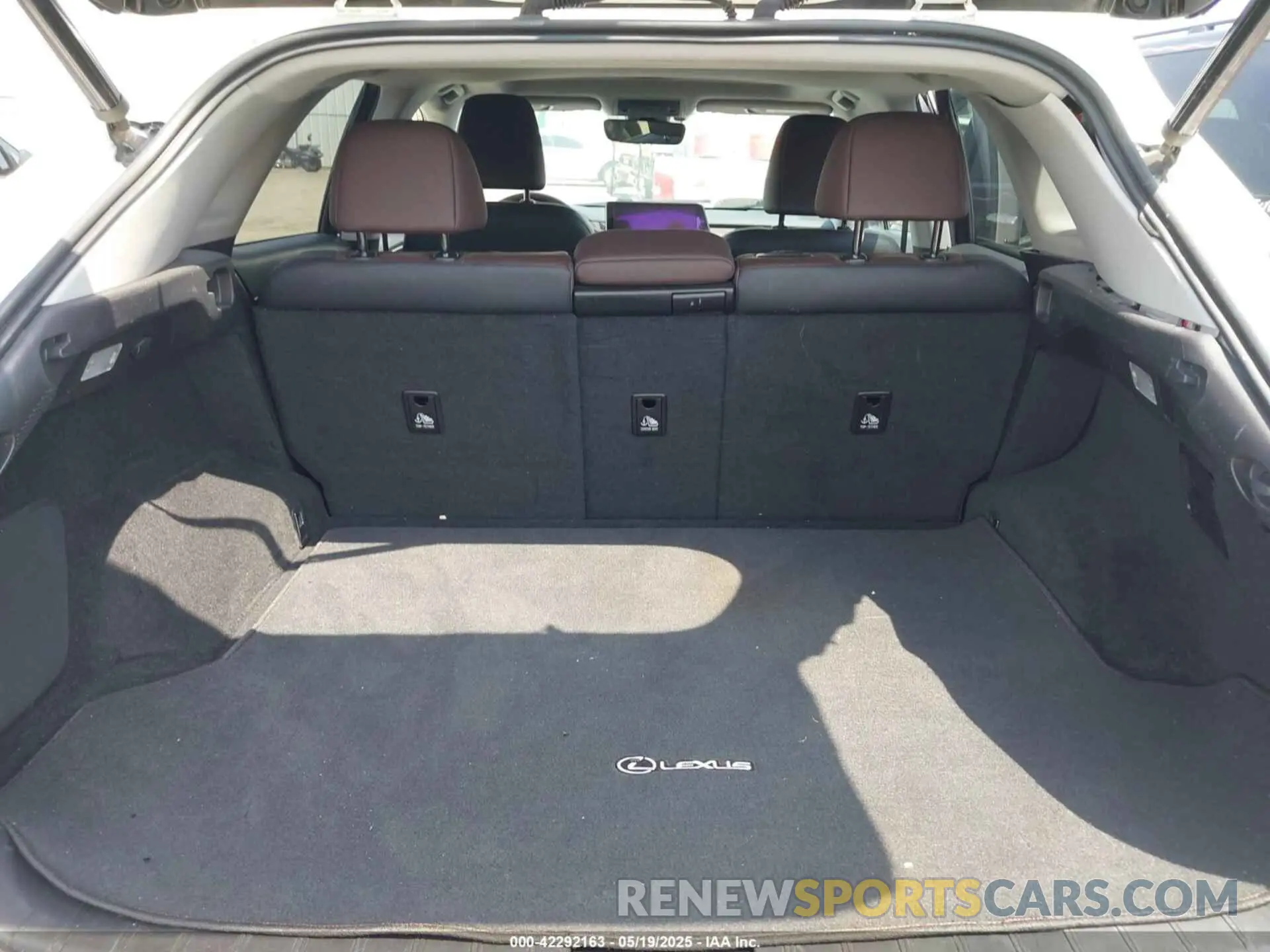 18 fotografías del automóvil dañado 2T2ZZMCA9KC128962 LEXUS RX 350 2019