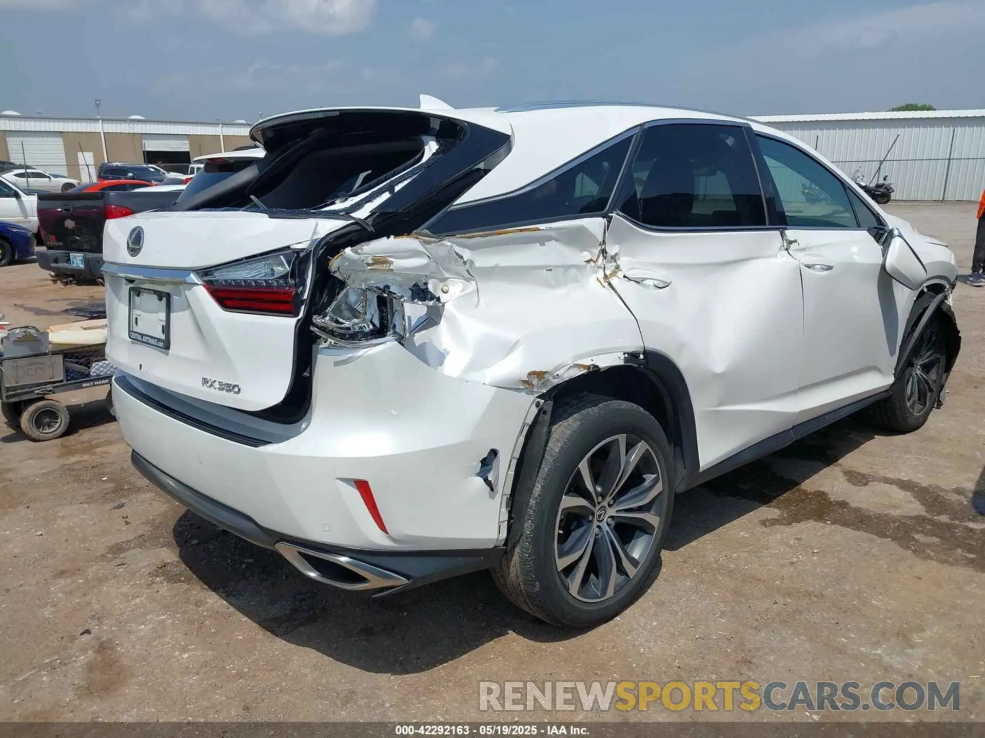 4 fotografías del automóvil dañado 2T2ZZMCA9KC128962 LEXUS RX 350 2019