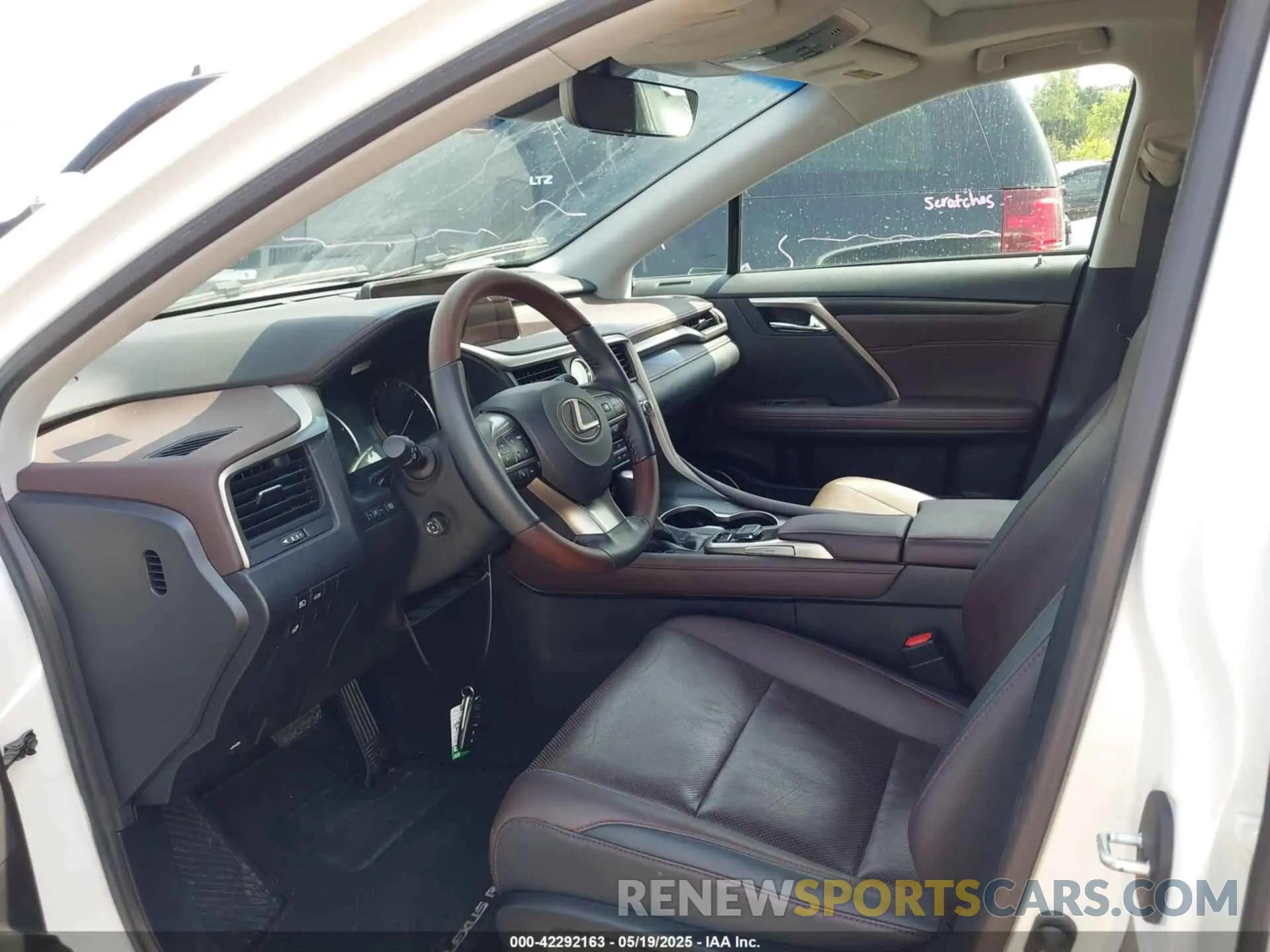 5 fotografías del automóvil dañado 2T2ZZMCA9KC128962 LEXUS RX 350 2019