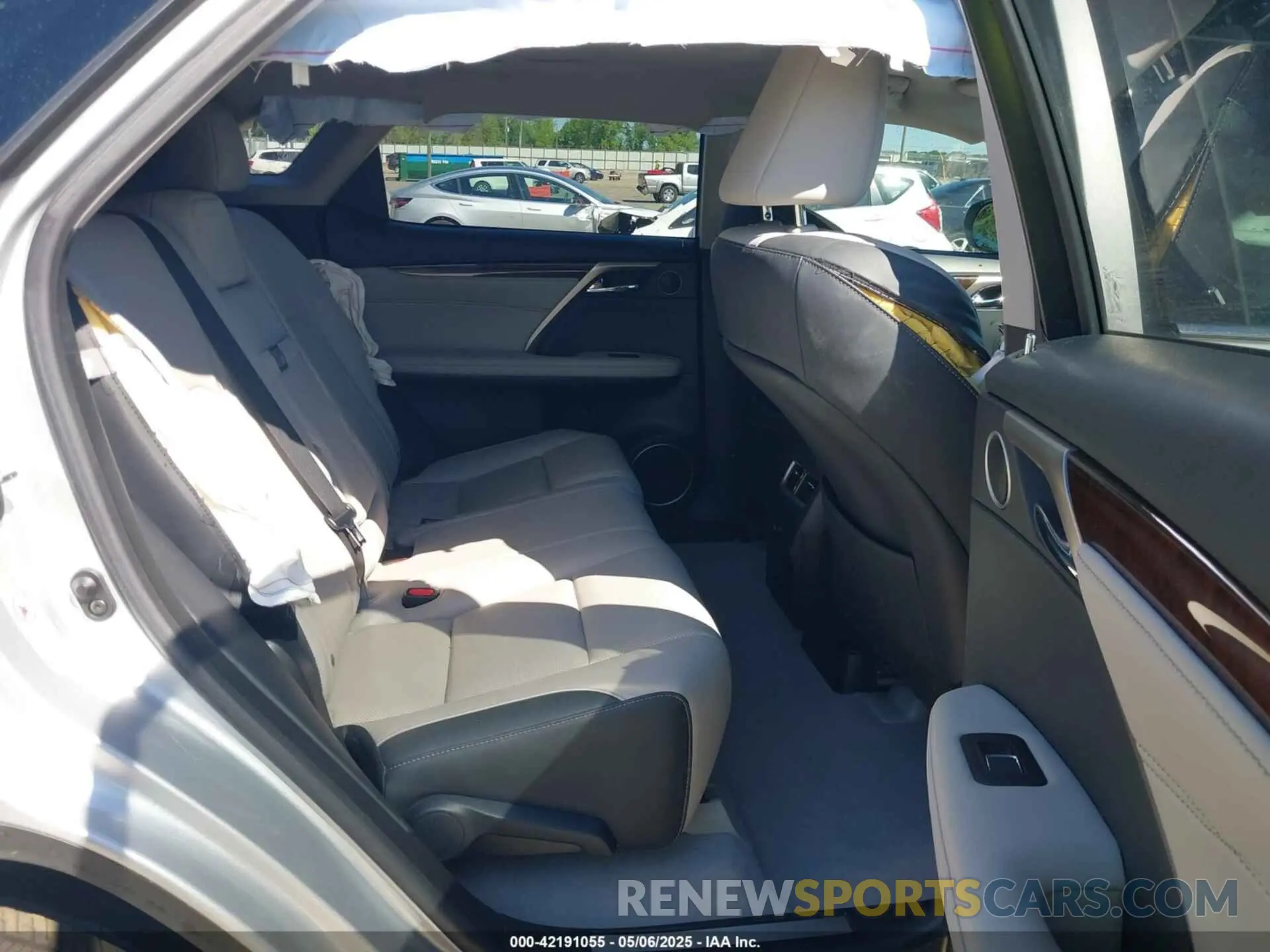 8 fotografías del automóvil dañado 2T2ZZMCA9KC130775 LEXUS RX 350 2019
