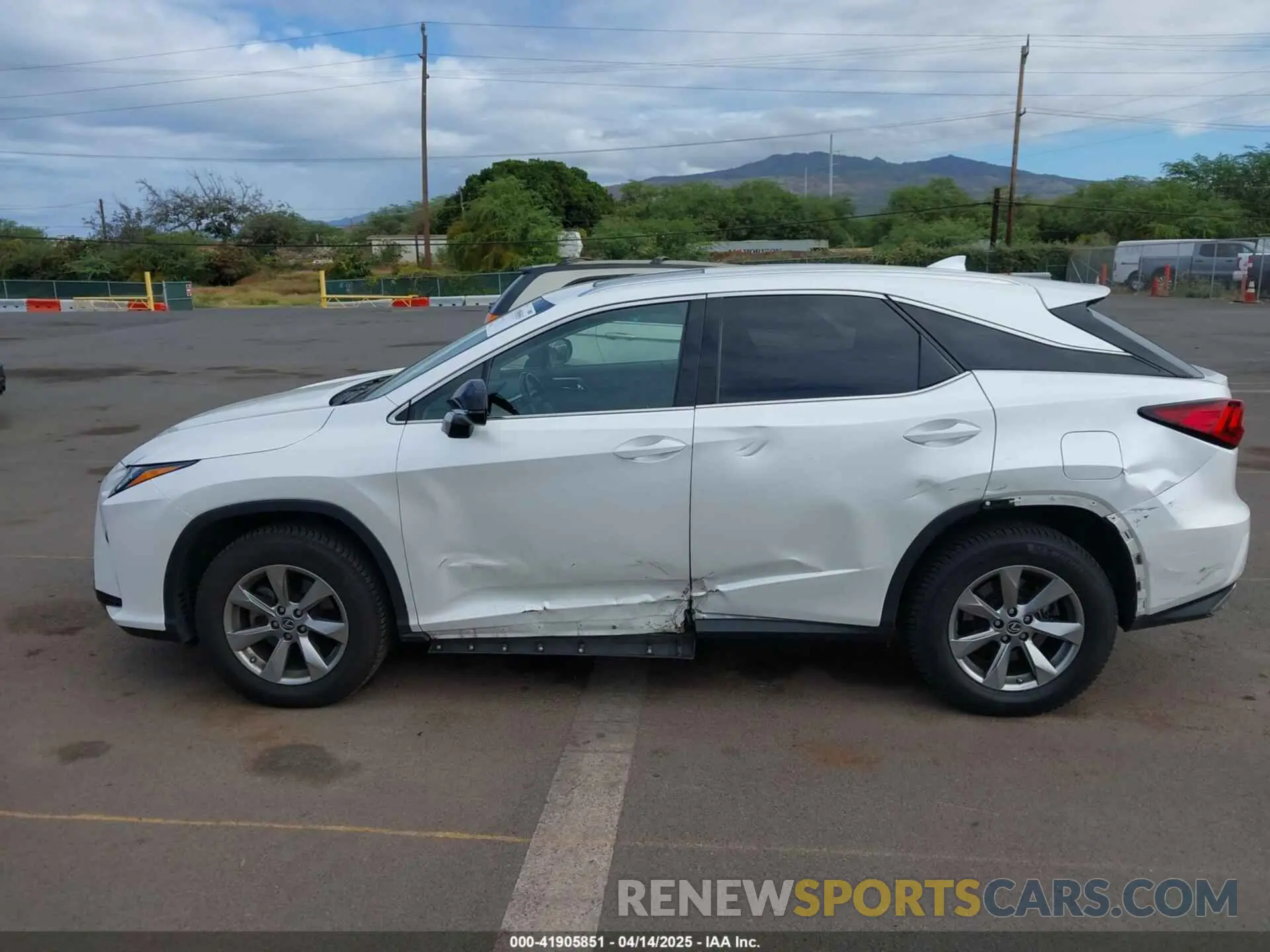 14 fotografías del automóvil dañado JTJBZMCA6K2045071 LEXUS RX 350 2019