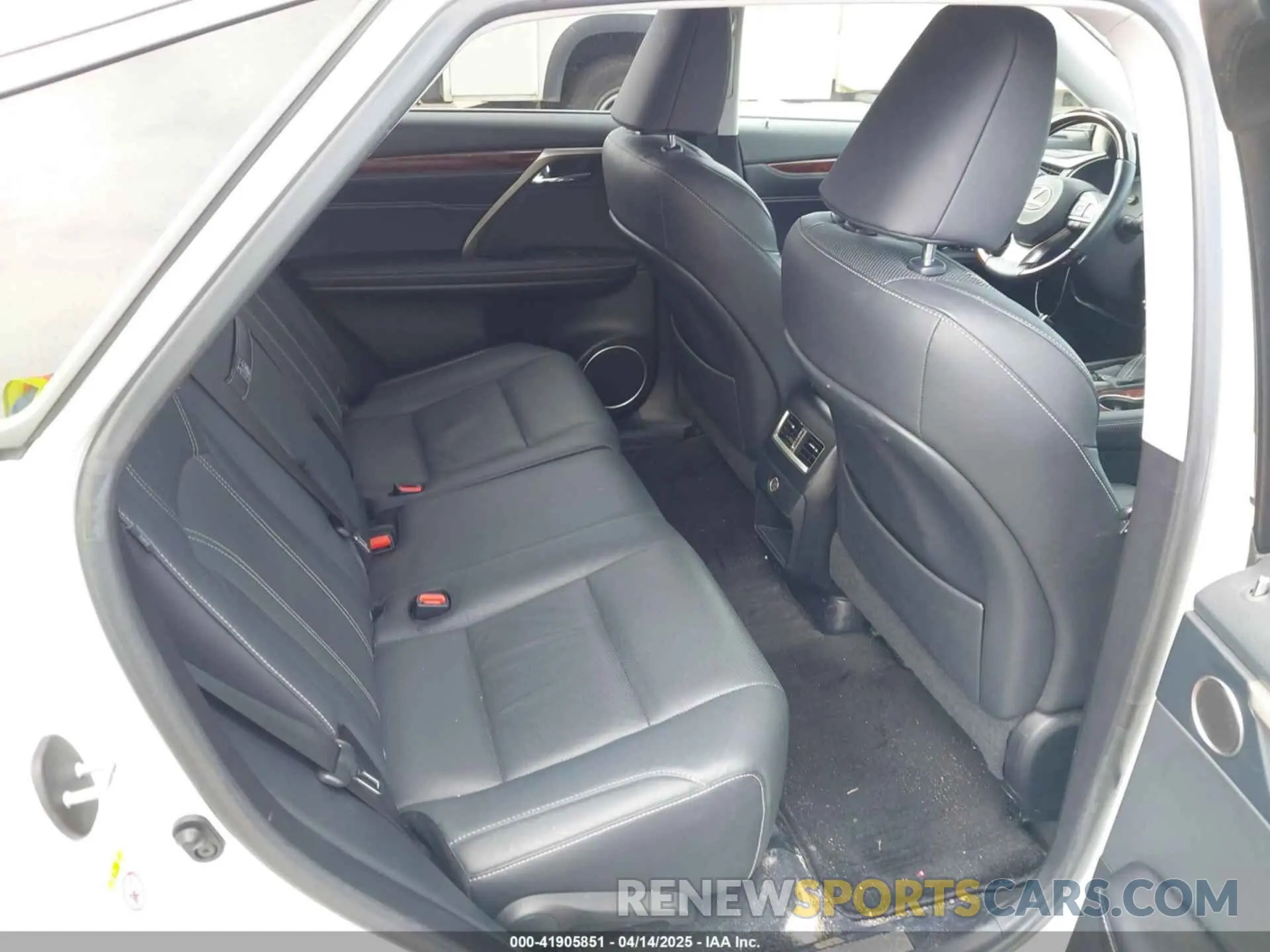 8 fotografías del automóvil dañado JTJBZMCA6K2045071 LEXUS RX 350 2019