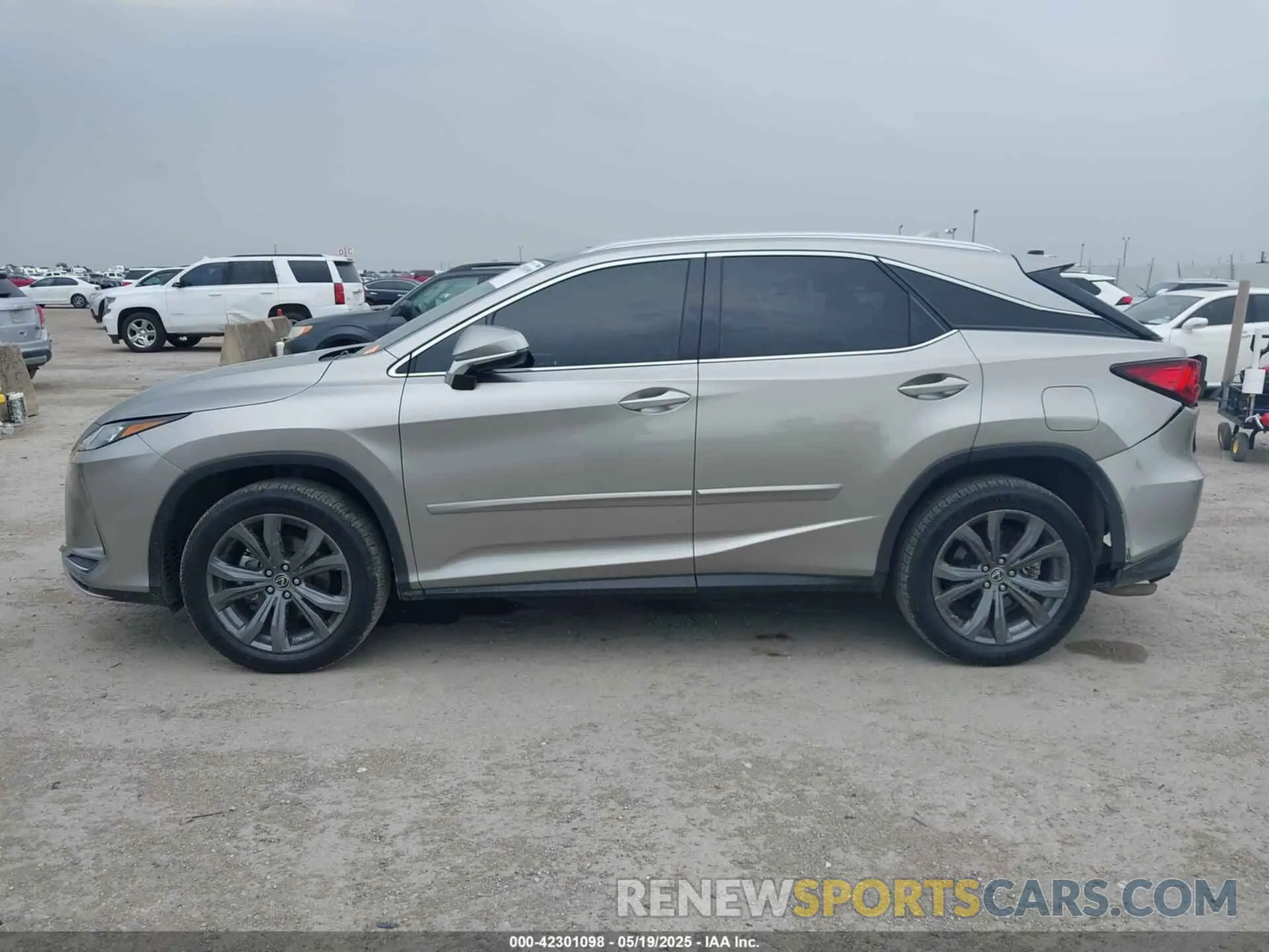 14 fotografías del automóvil dañado 2T2HZMAA0LC159629 LEXUS RX 350 2020