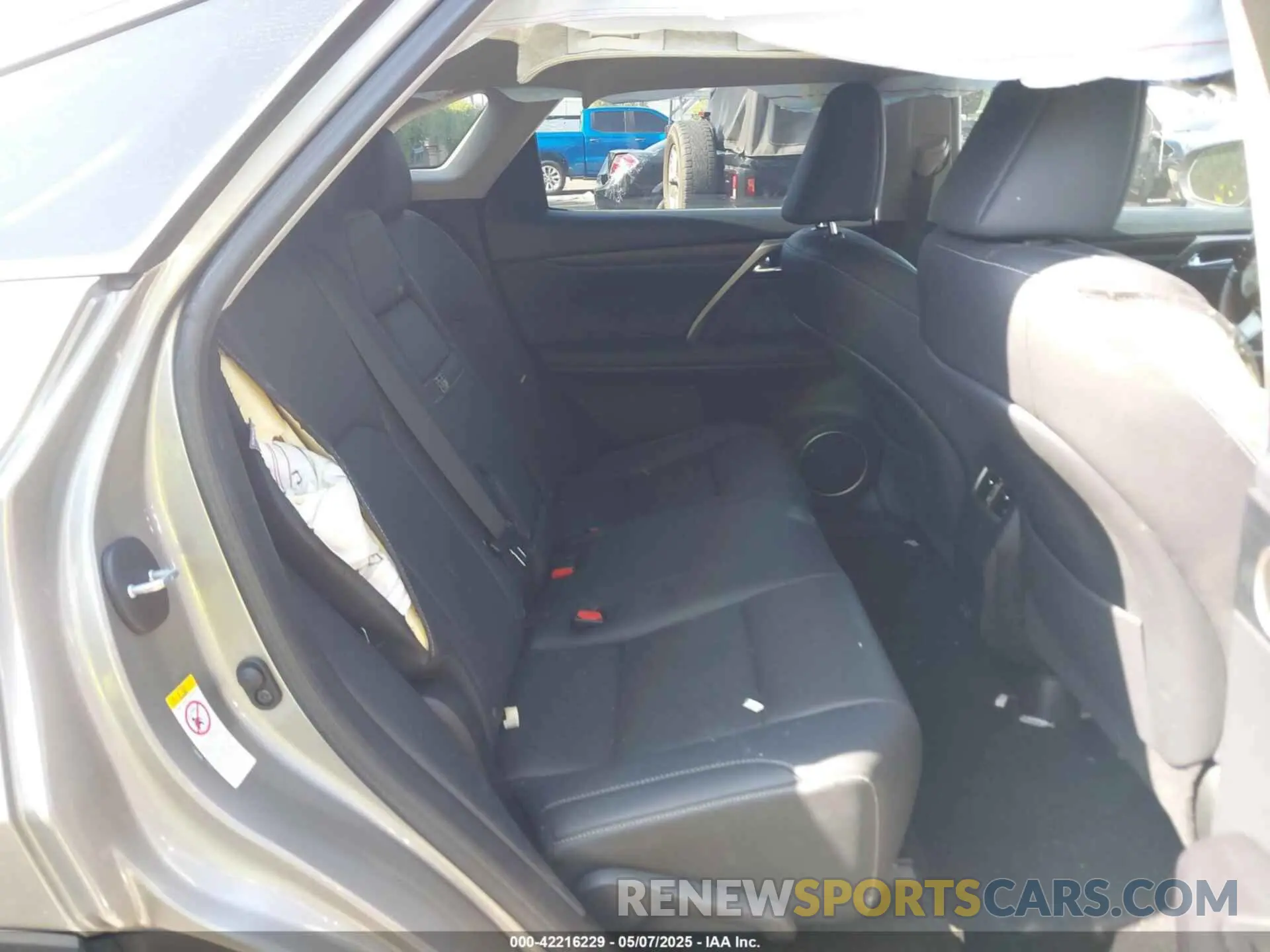 8 fotografías del automóvil dañado 2T2HZMAA3LC152884 LEXUS RX 350 2020