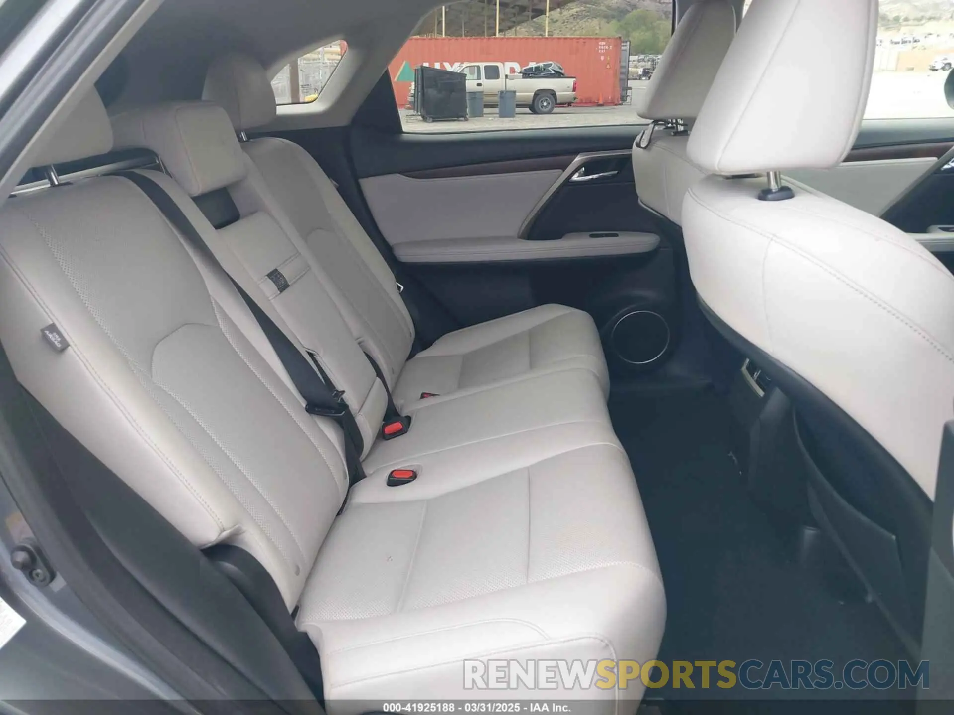 8 fotografías del automóvil dañado 2T2HZMAA3LC153100 LEXUS RX 350 2020
