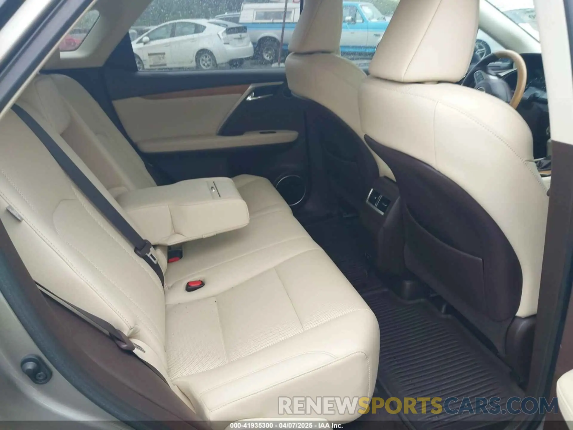 8 fotografías del automóvil dañado 2T2HZMAA7LC160132 LEXUS RX 350 2020
