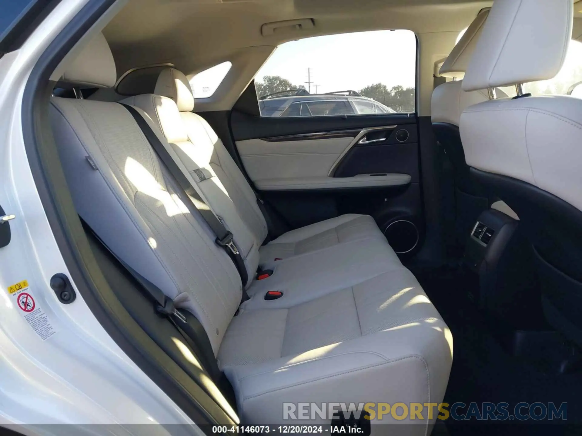 8 fotografías del automóvil dañado 2T2JZMAA4LC153642 LEXUS RX 350 2020