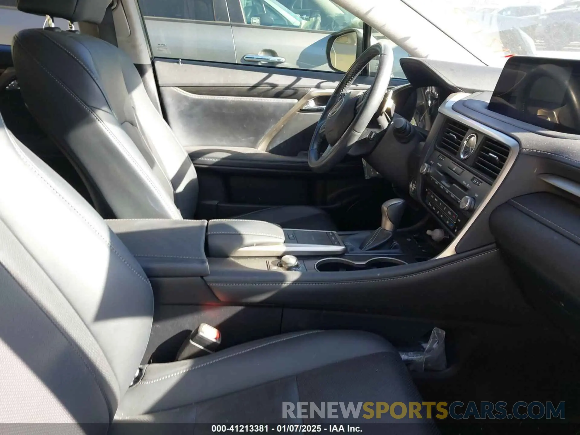 5 fotografías del automóvil dañado 2T2AZMAA0MC206743 LEXUS RX 350 2021