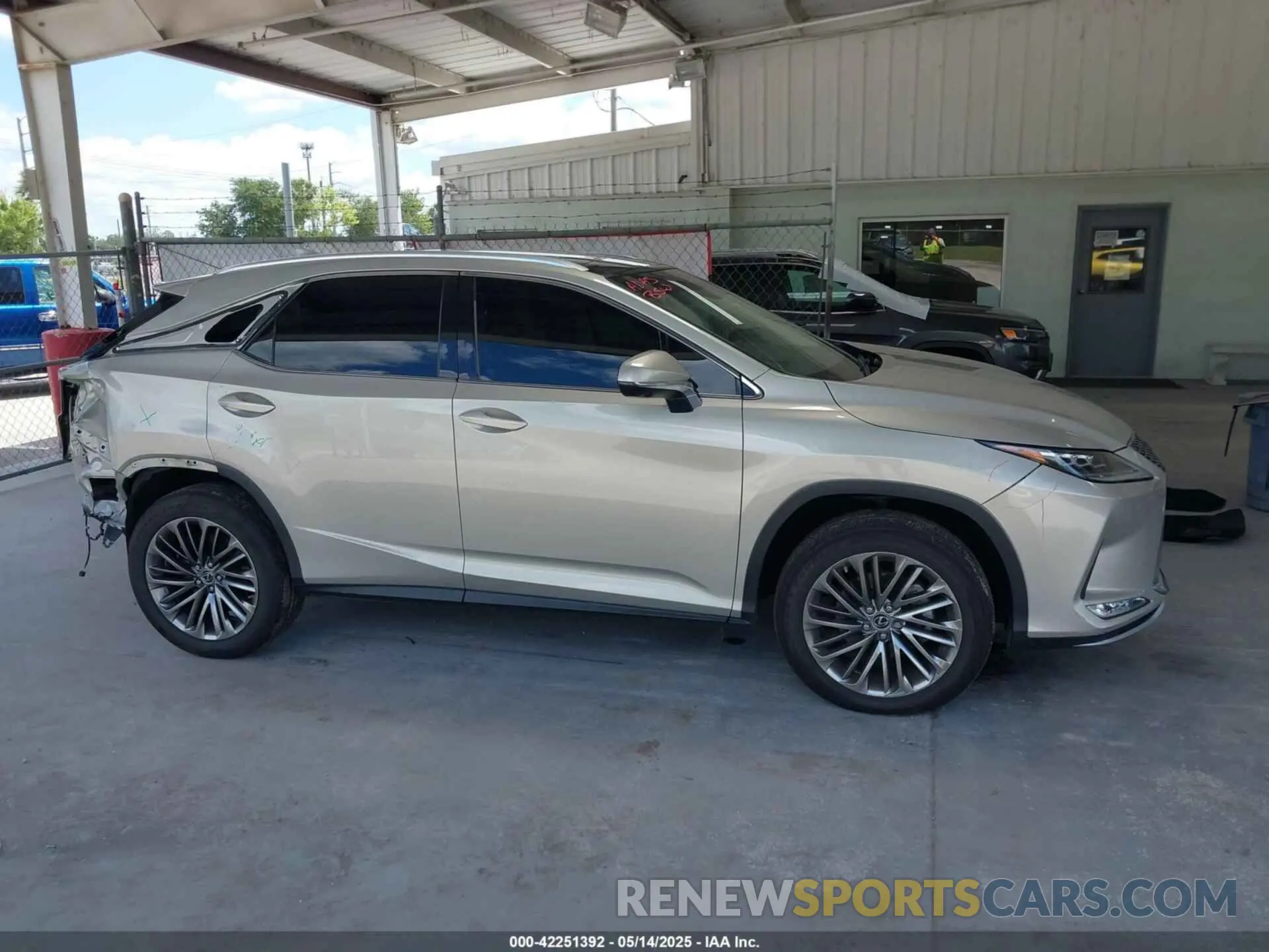 13 fotografías del automóvil dañado 2T2JZMAA1MC185112 LEXUS RX 350 2021