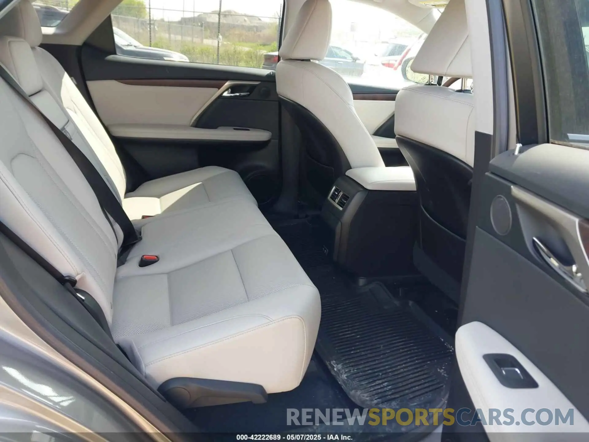 8 fotografías del automóvil dañado 2T2HZMDA8NC356417 LEXUS RX 350 2022