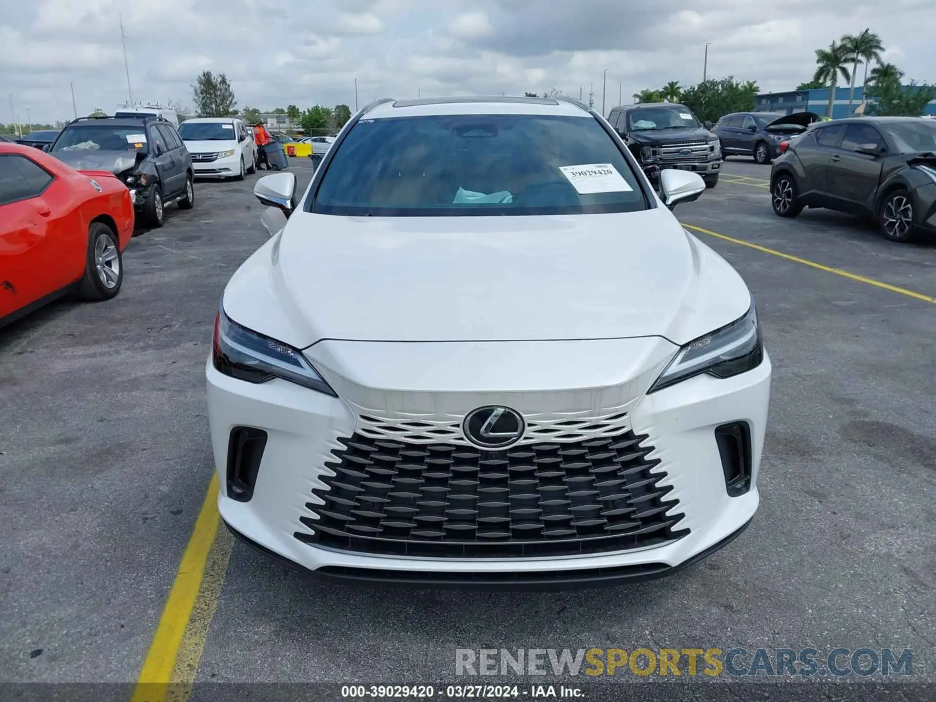 13 fotografías del automóvil dañado 2T2BAMBA0PC017637 LEXUS RX 350 2023