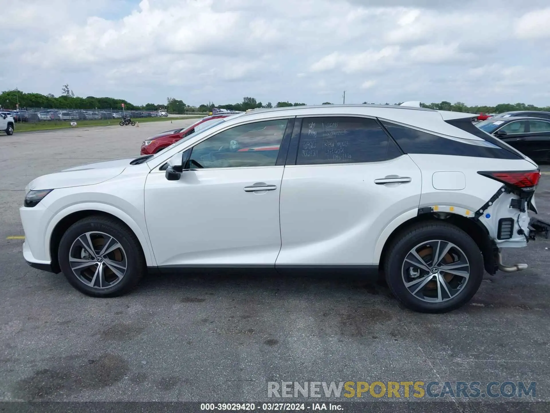 15 fotografías del automóvil dañado 2T2BAMBA0PC017637 LEXUS RX 350 2023