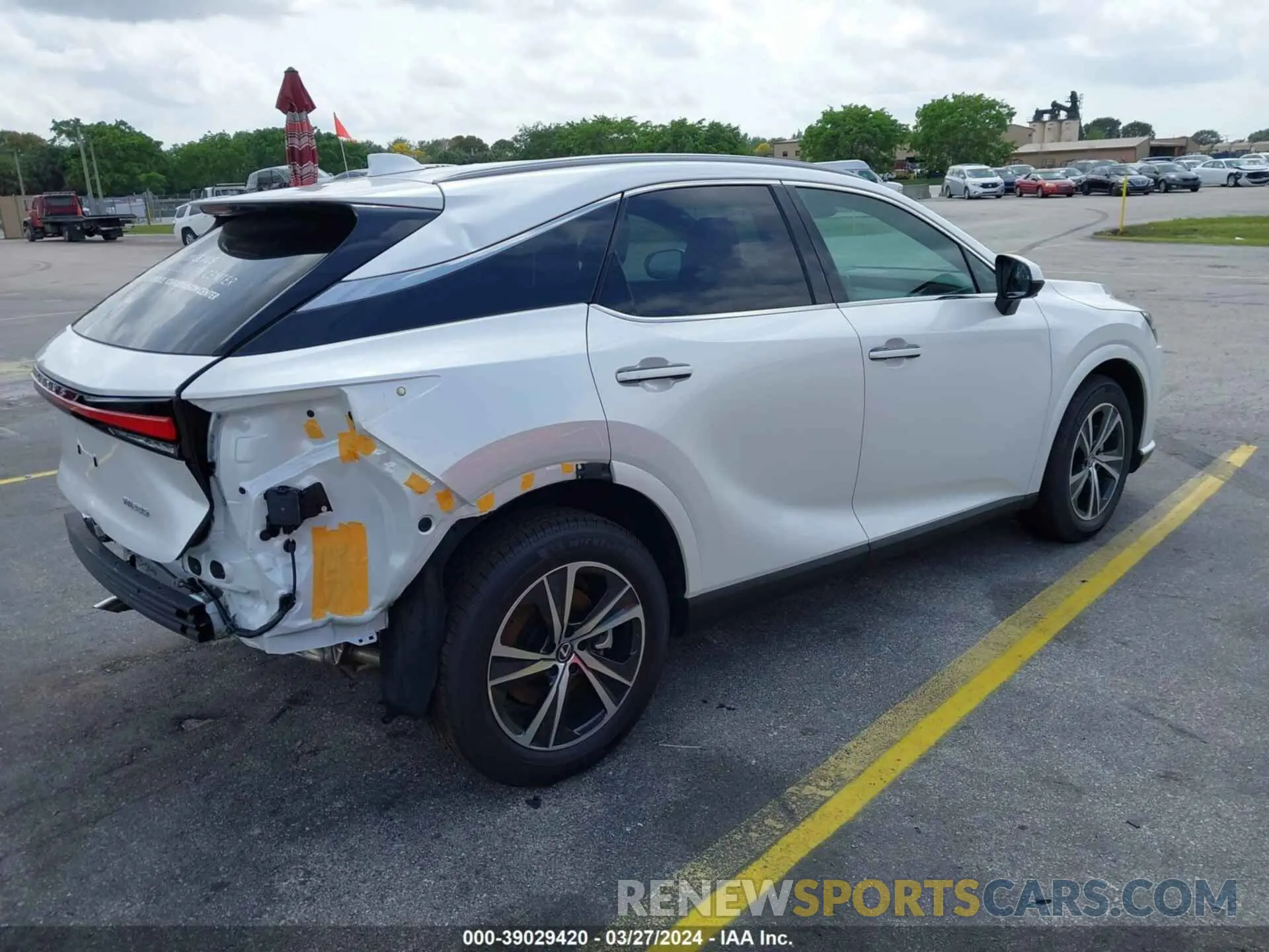 4 fotografías del automóvil dañado 2T2BAMBA0PC017637 LEXUS RX 350 2023