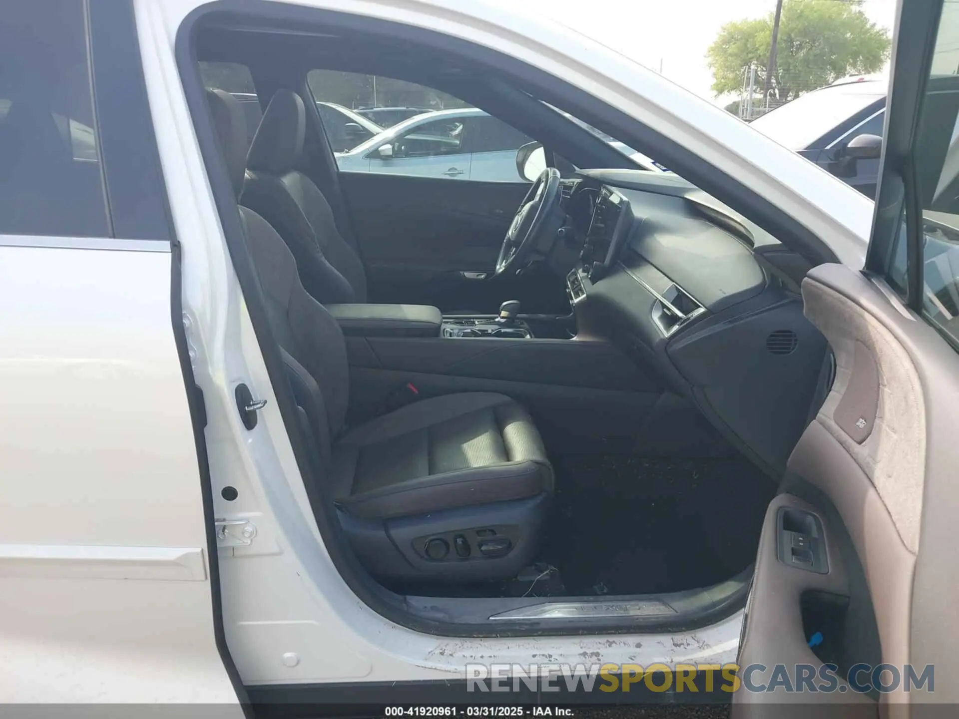 5 fotografías del automóvil dañado 2T2BAMBA1PC012107 LEXUS RX 350 2023