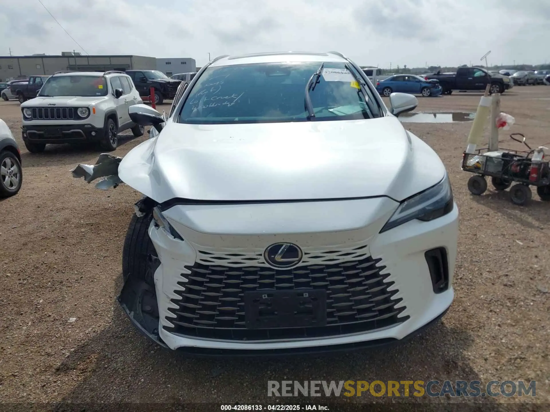 12 fotografías del automóvil dañado 2T2BAMBA1PC019509 LEXUS RX 350 2023