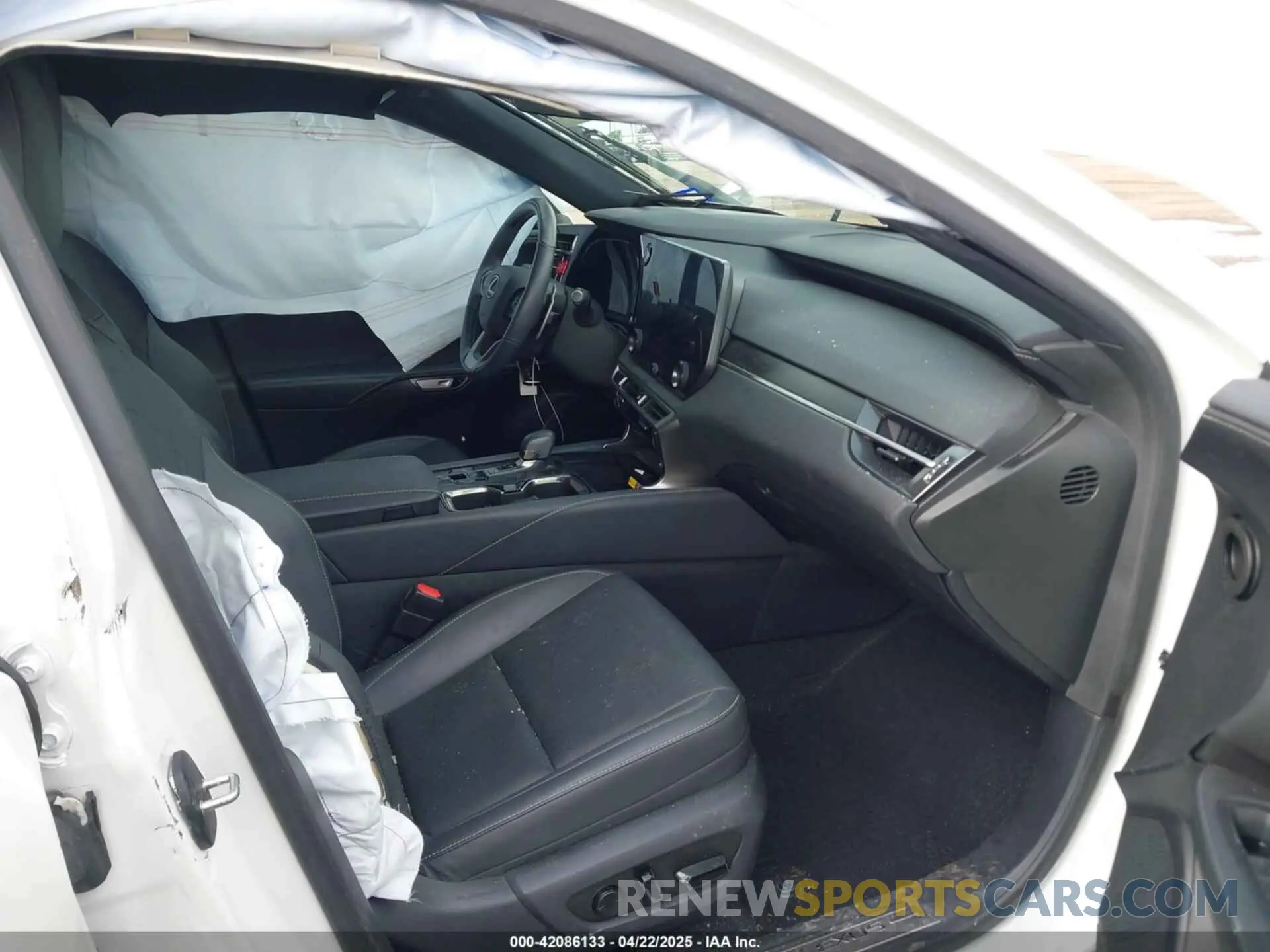 5 fotografías del automóvil dañado 2T2BAMBA1PC019509 LEXUS RX 350 2023