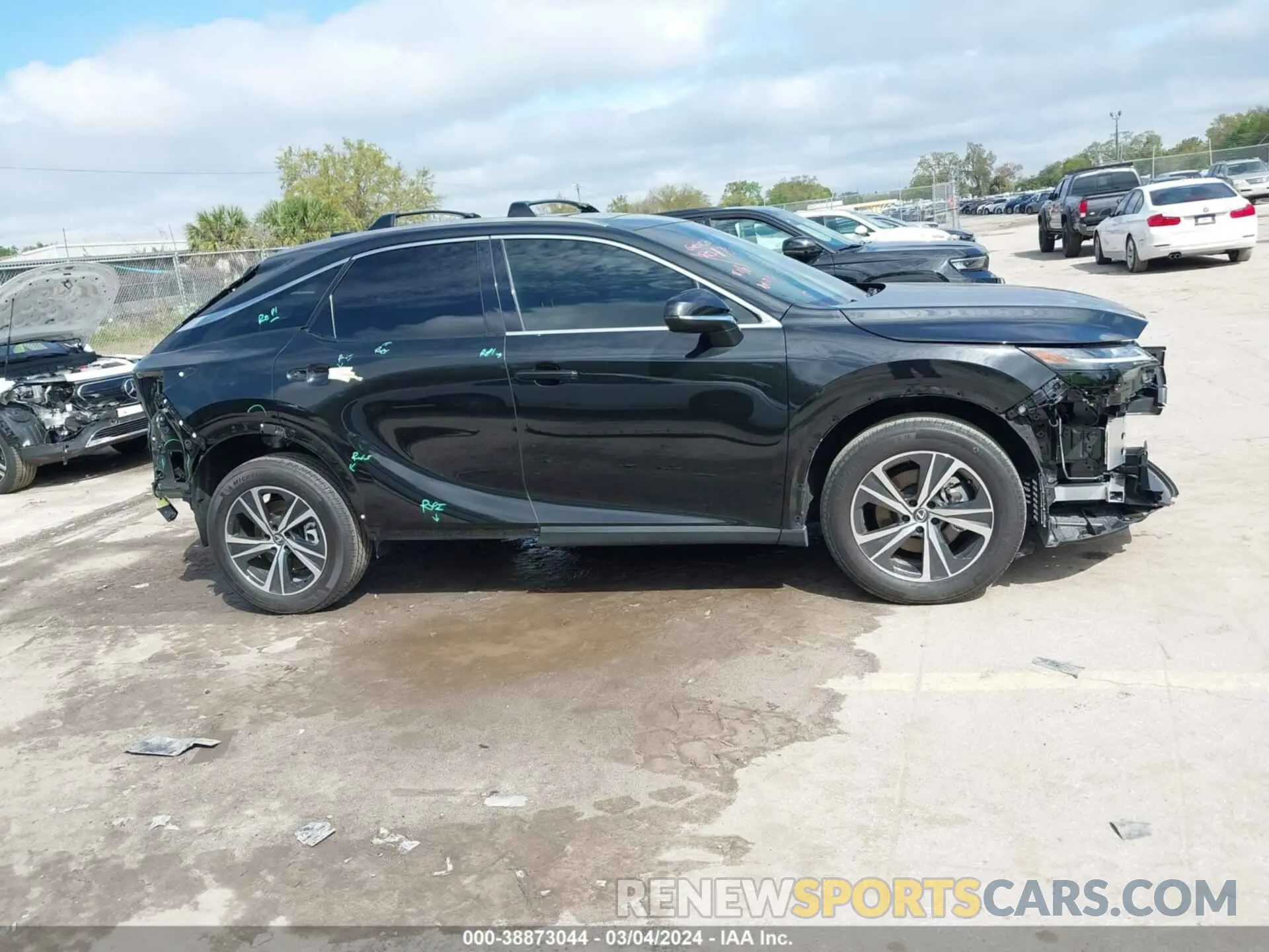 13 fotografías del automóvil dañado 2T2BAMBA3PC003683 LEXUS RX 350 2023