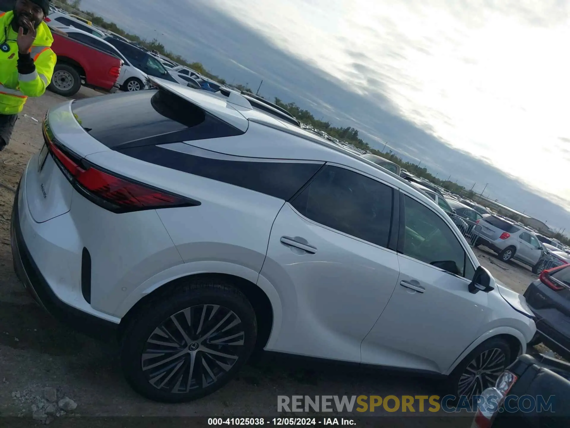 13 fotografías del automóvil dañado 2T2BAMBA3PC011153 LEXUS RX 350 2023