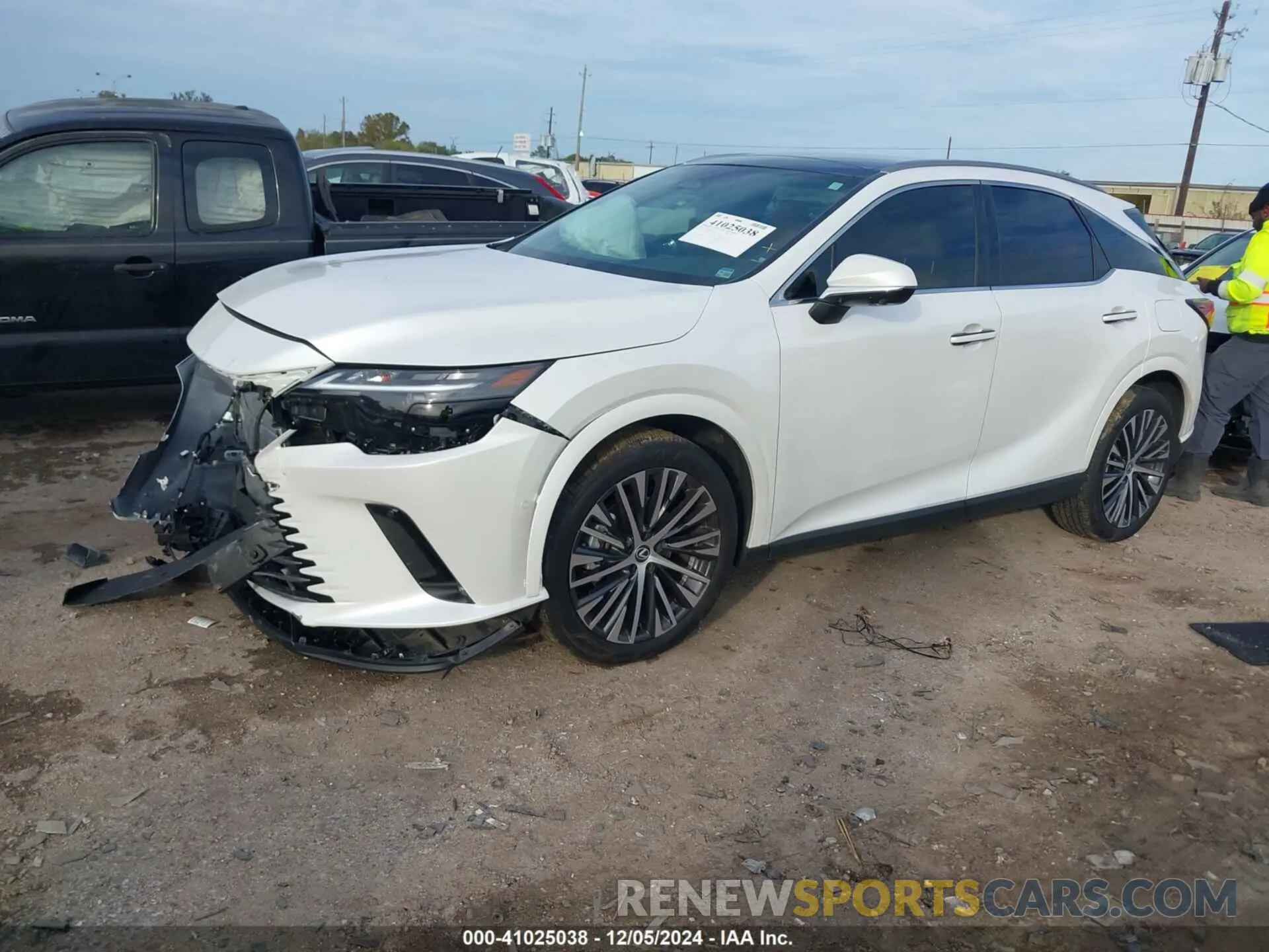 2 fotografías del automóvil dañado 2T2BAMBA3PC011153 LEXUS RX 350 2023