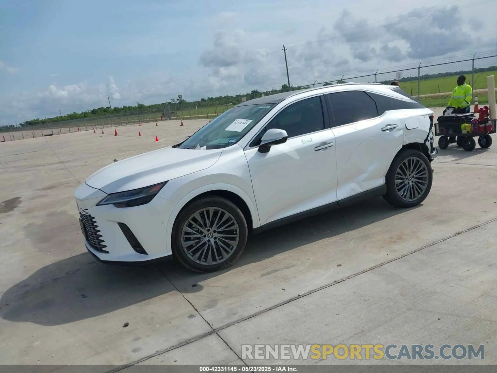 2 fotografías del automóvil dañado 2T2BAMBA5PC003698 LEXUS RX 350 2023