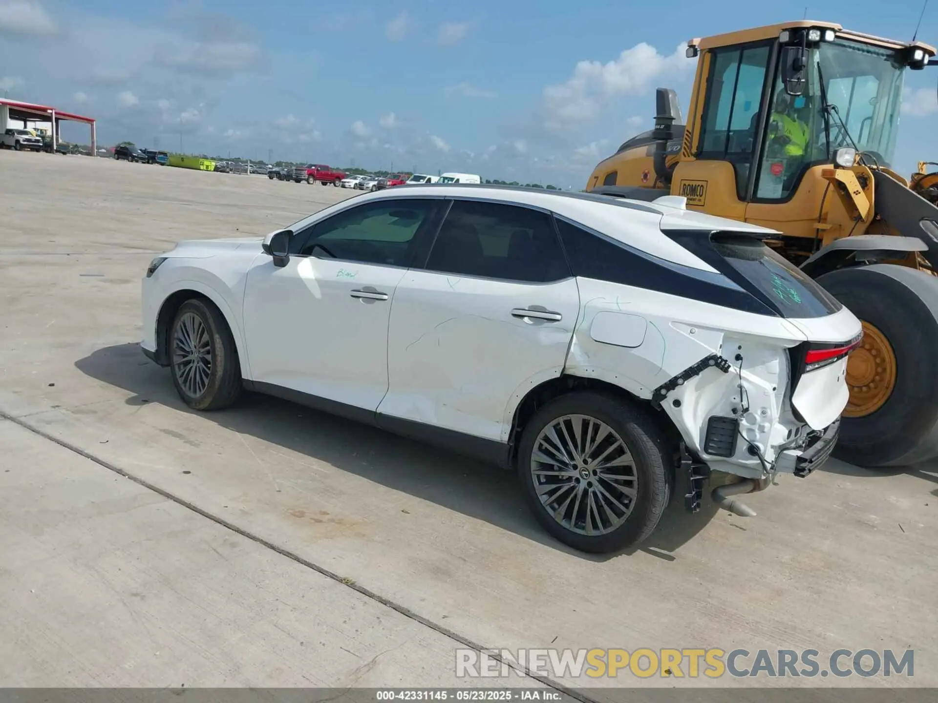 3 fotografías del automóvil dañado 2T2BAMBA5PC003698 LEXUS RX 350 2023