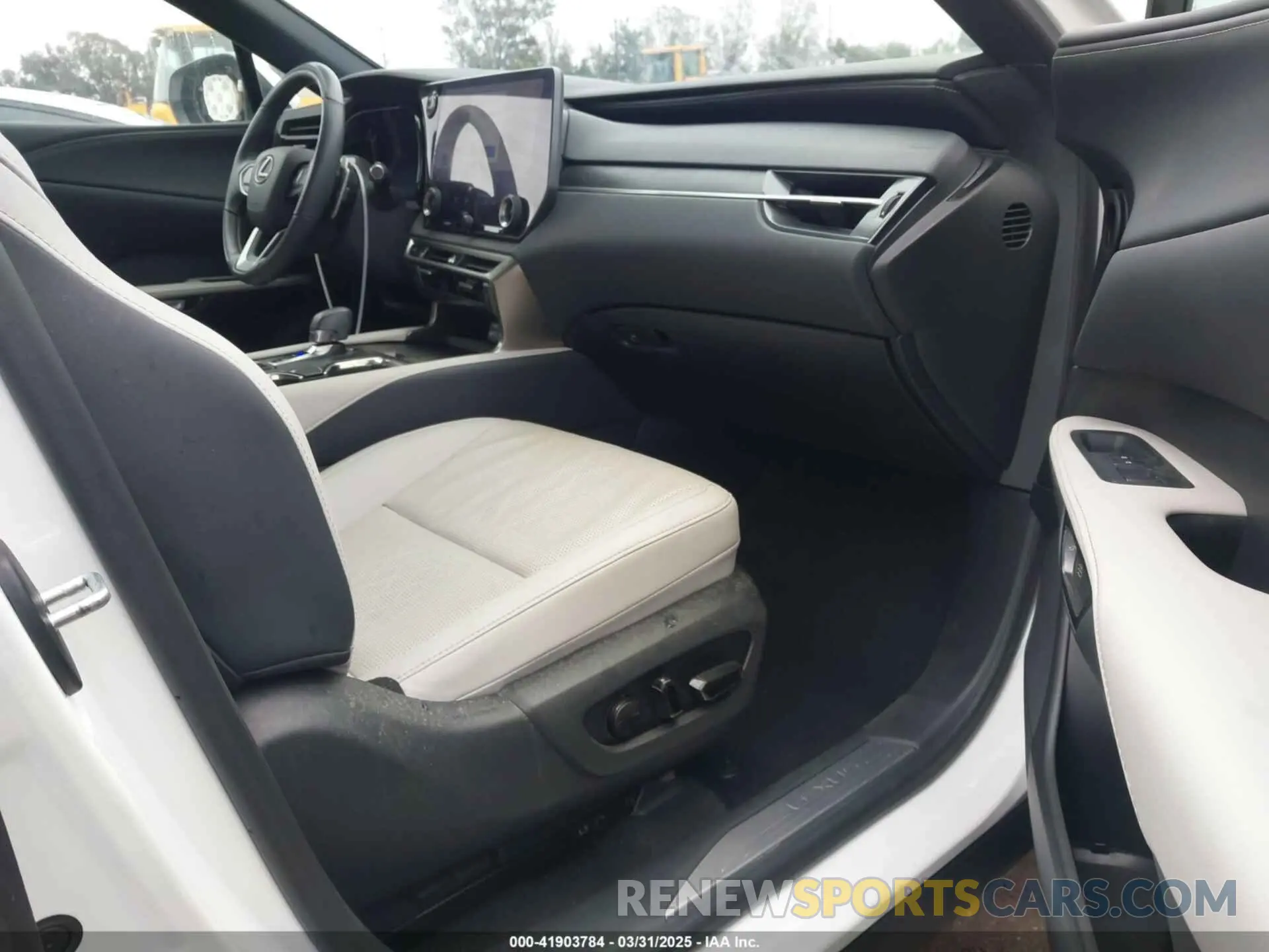 5 fotografías del automóvil dañado 2T2BAMBA6PC013530 LEXUS RX 350 2023