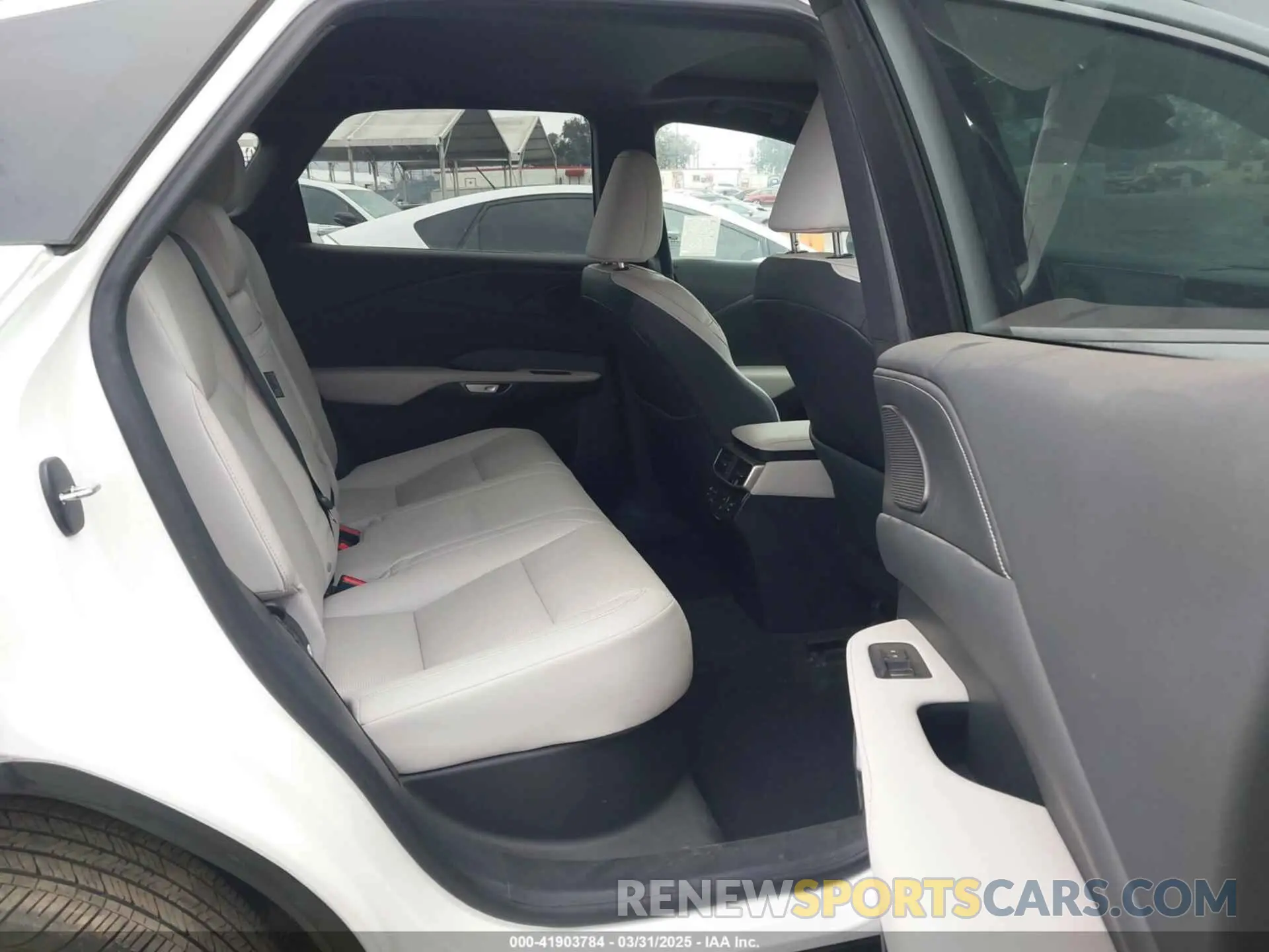 8 fotografías del automóvil dañado 2T2BAMBA6PC013530 LEXUS RX 350 2023