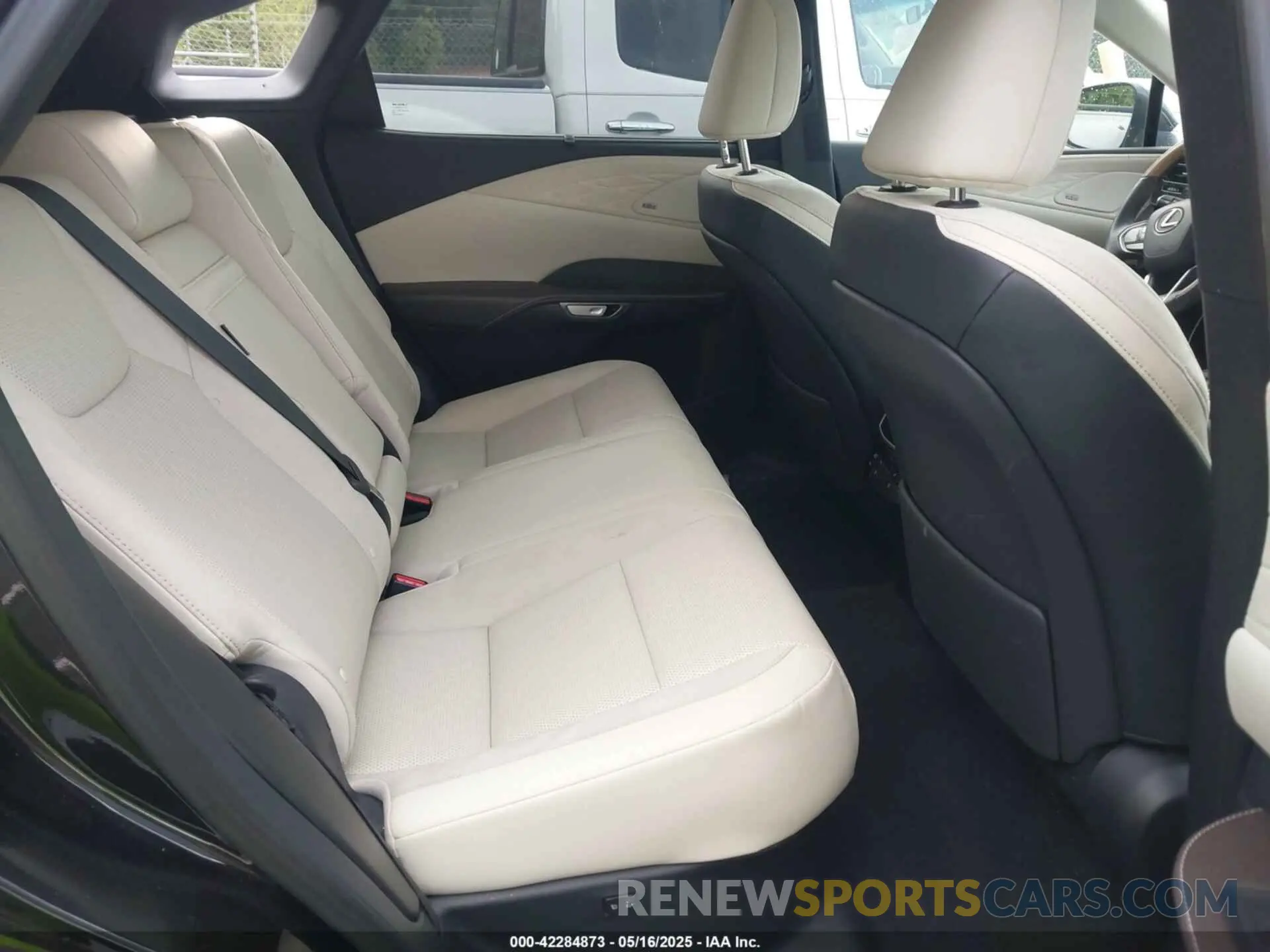 8 fotografías del automóvil dañado 2T2BAMBA6PC020672 LEXUS RX 350 2023