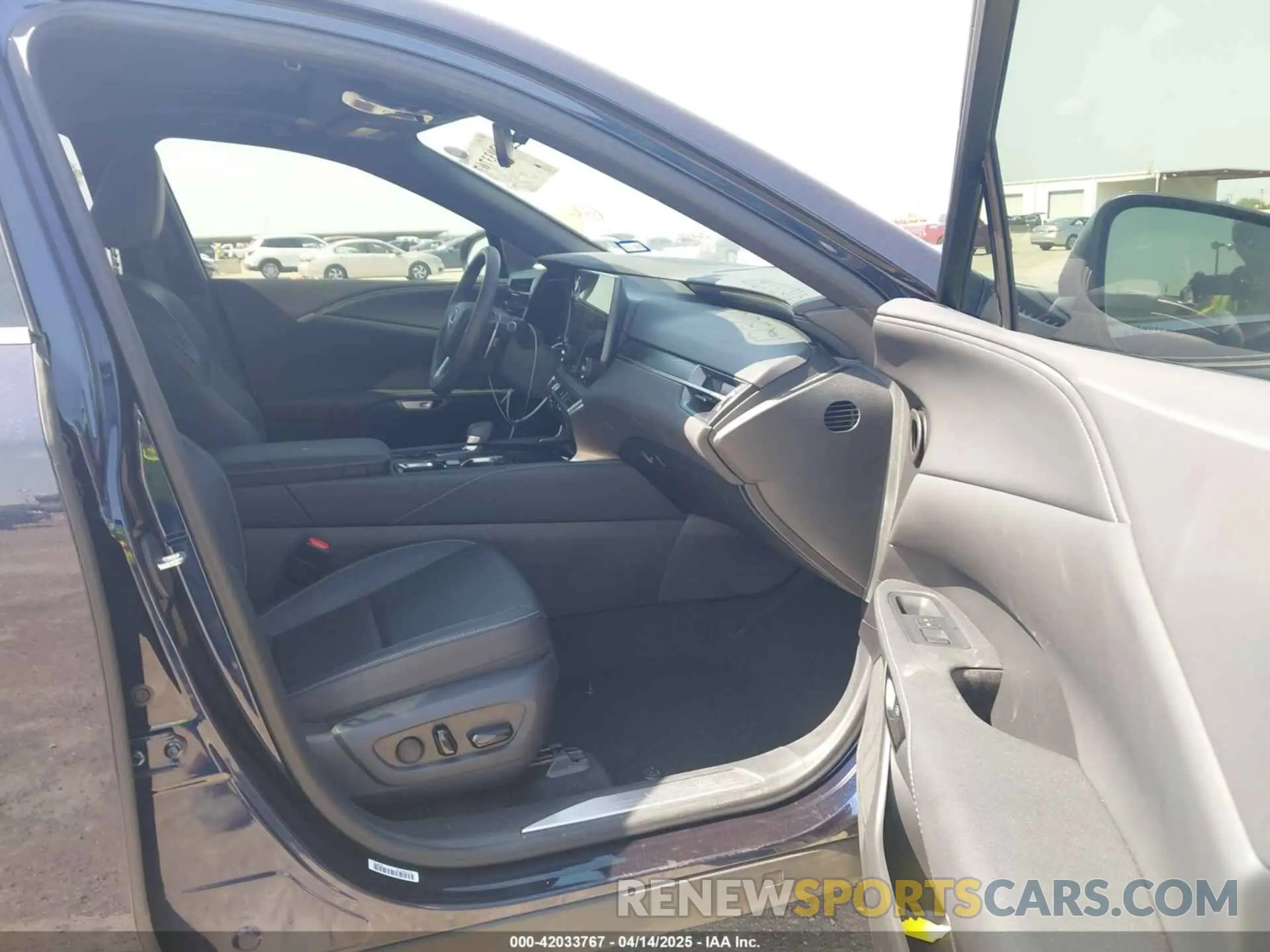 5 fotografías del automóvil dañado 2T2BAMBA6PC021319 LEXUS RX 350 2023