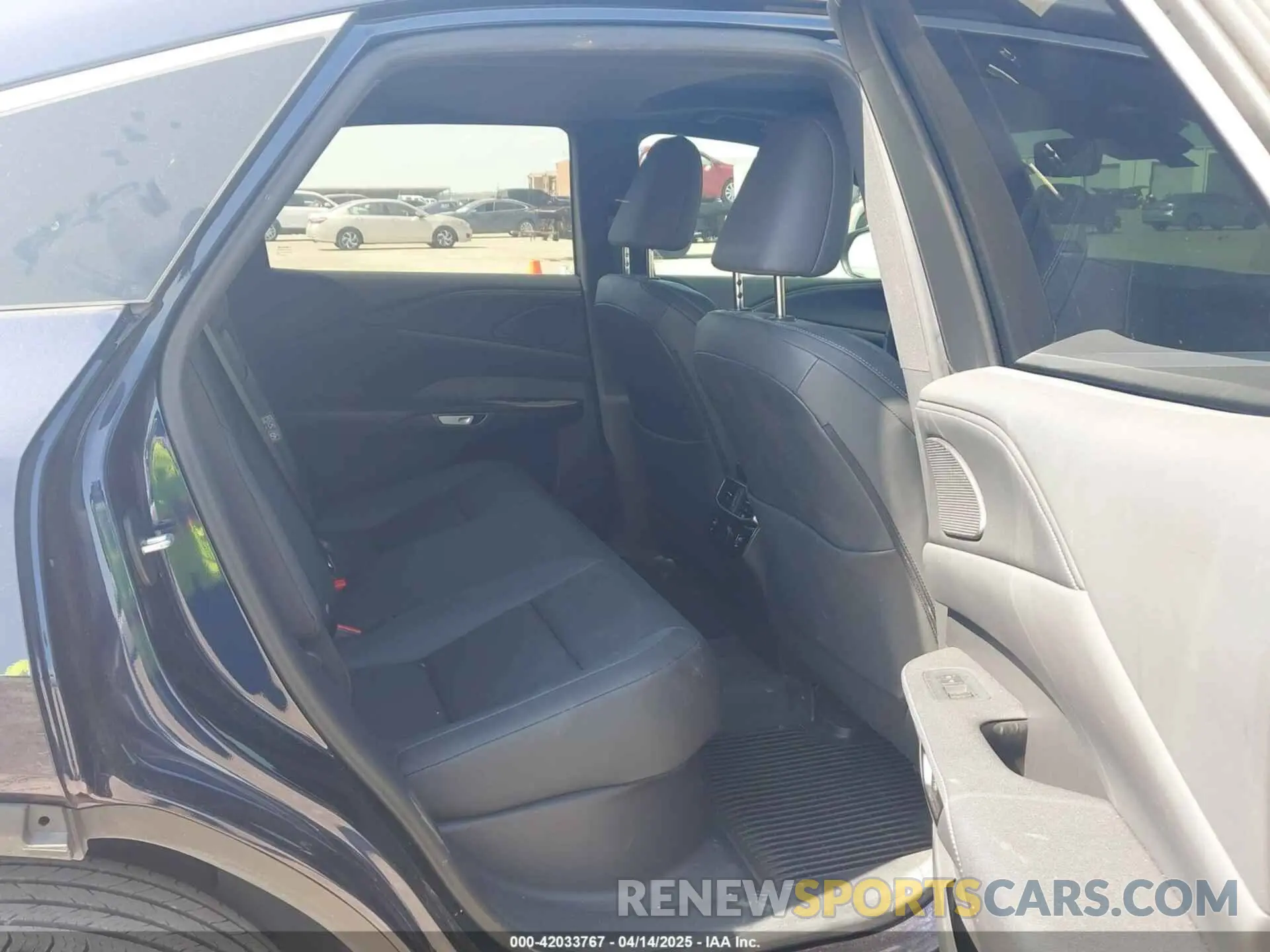 8 fotografías del automóvil dañado 2T2BAMBA6PC021319 LEXUS RX 350 2023
