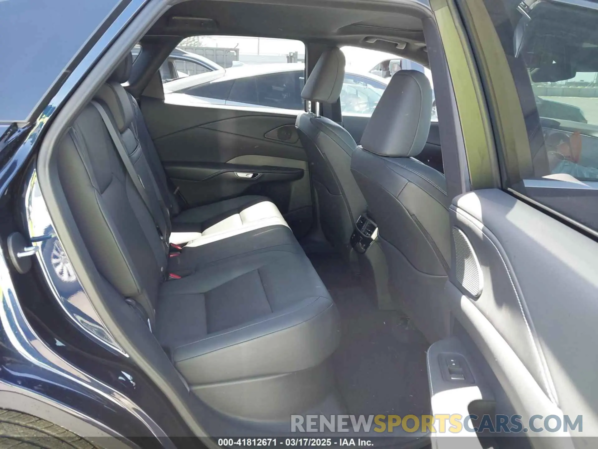 8 fotografías del automóvil dañado 2T2BAMBA7PC007168 LEXUS RX 350 2023
