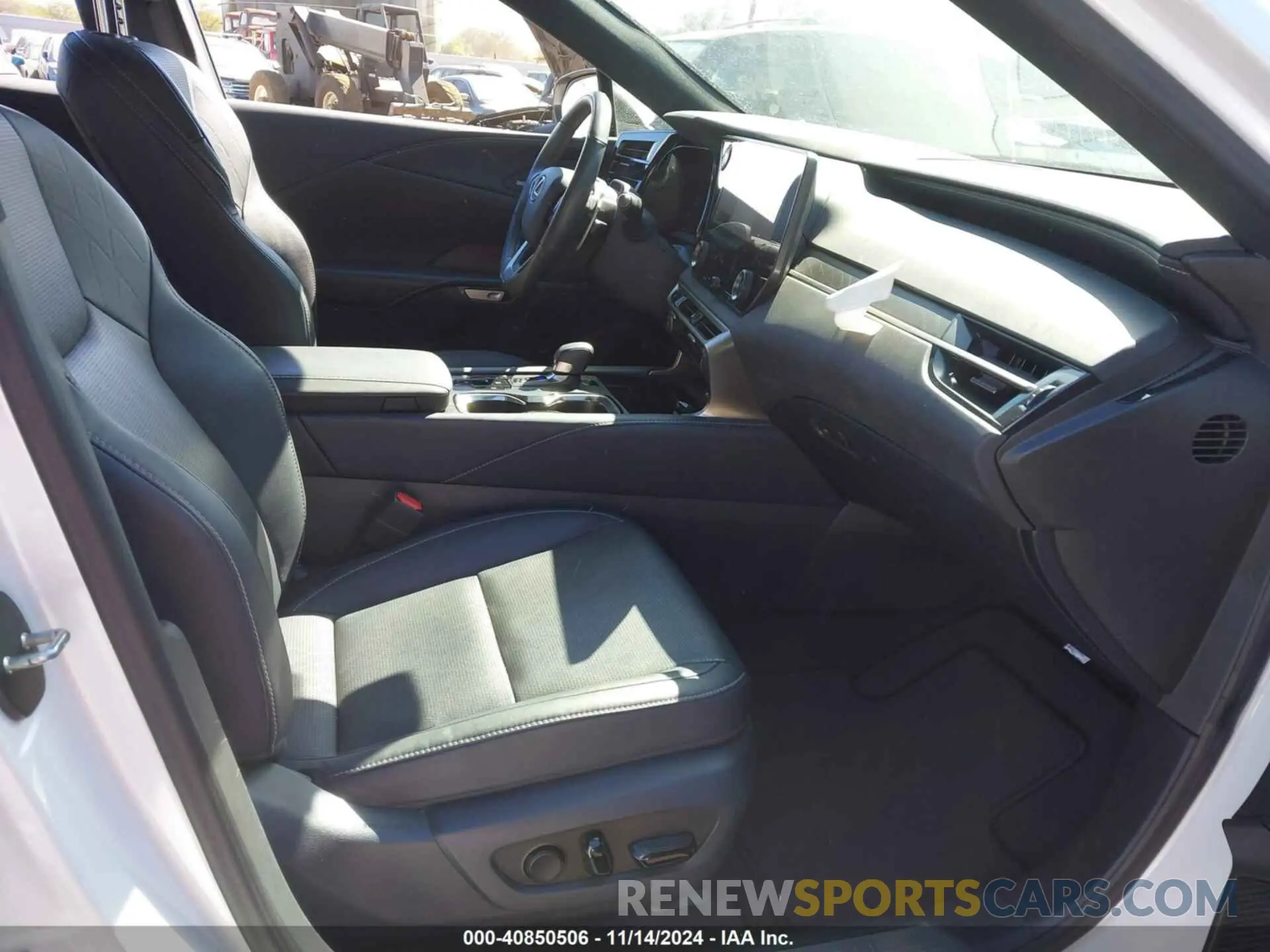 5 fotografías del automóvil dañado 2T2BAMBA7PC007963 LEXUS RX 350 2023