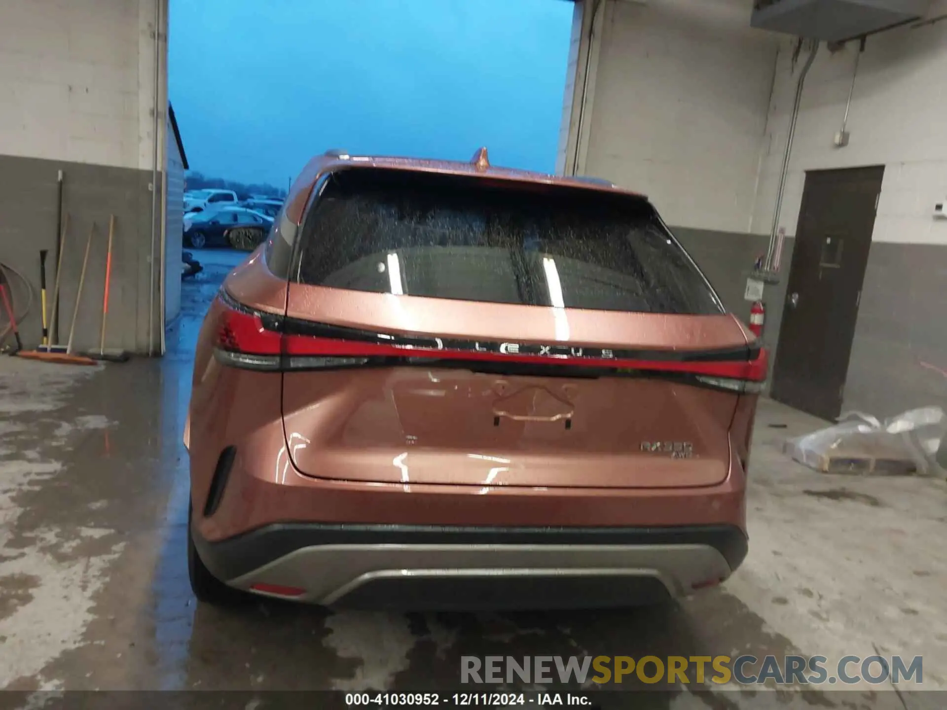 16 fotografías del automóvil dañado 2T2BAMCA4PC006624 LEXUS RX 350 2023