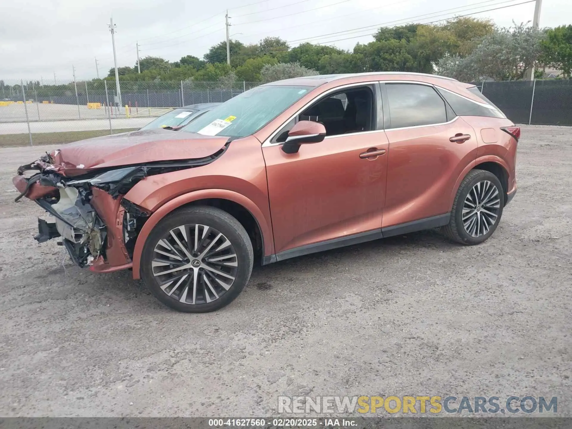2 fotografías del automóvil dañado 2T2BAMCA4PC017350 LEXUS RX 350 2023