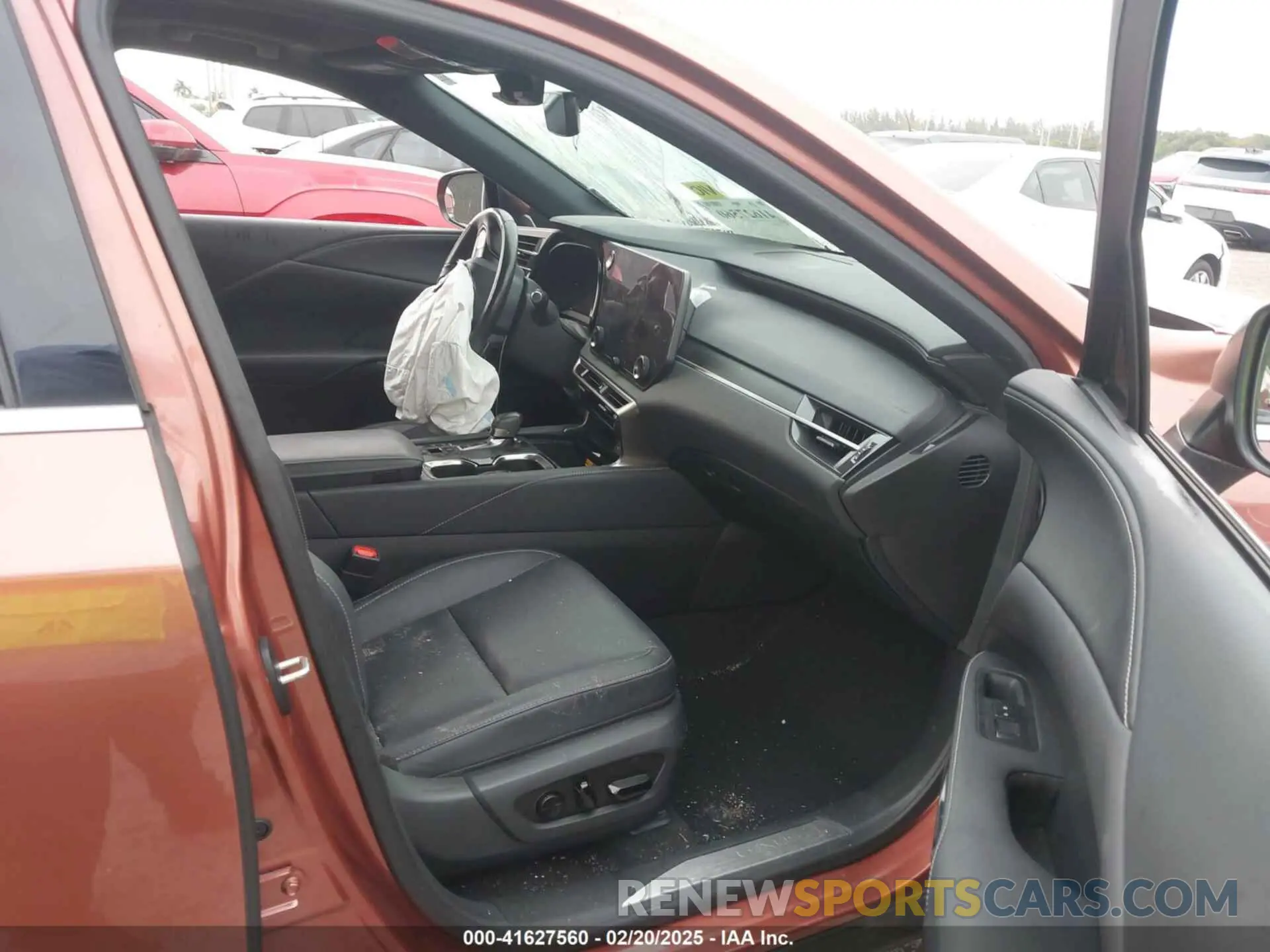 5 fotografías del automóvil dañado 2T2BAMCA4PC017350 LEXUS RX 350 2023