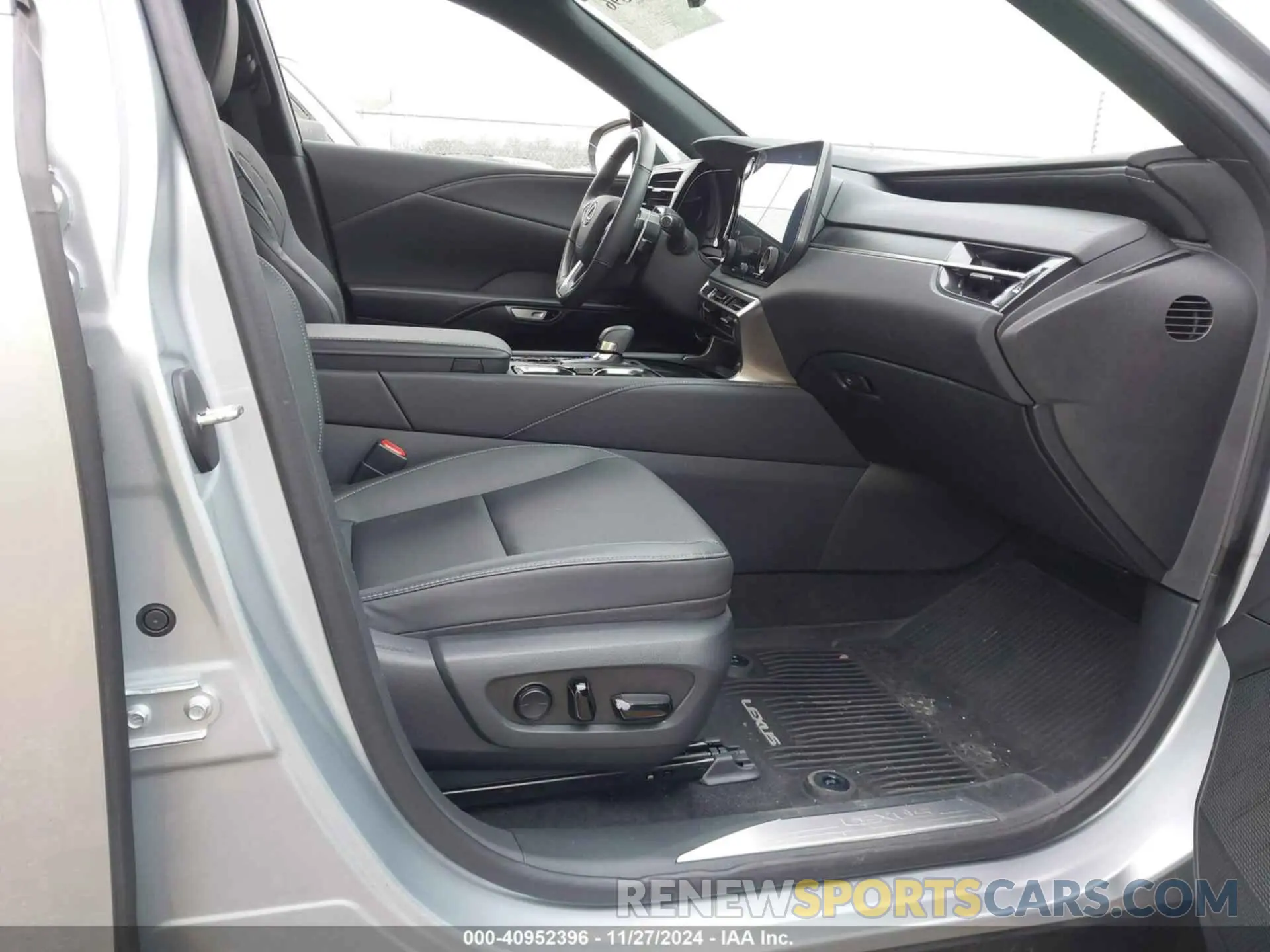 5 fotografías del automóvil dañado 2T2BAMCA6PC015552 LEXUS RX 350 2023
